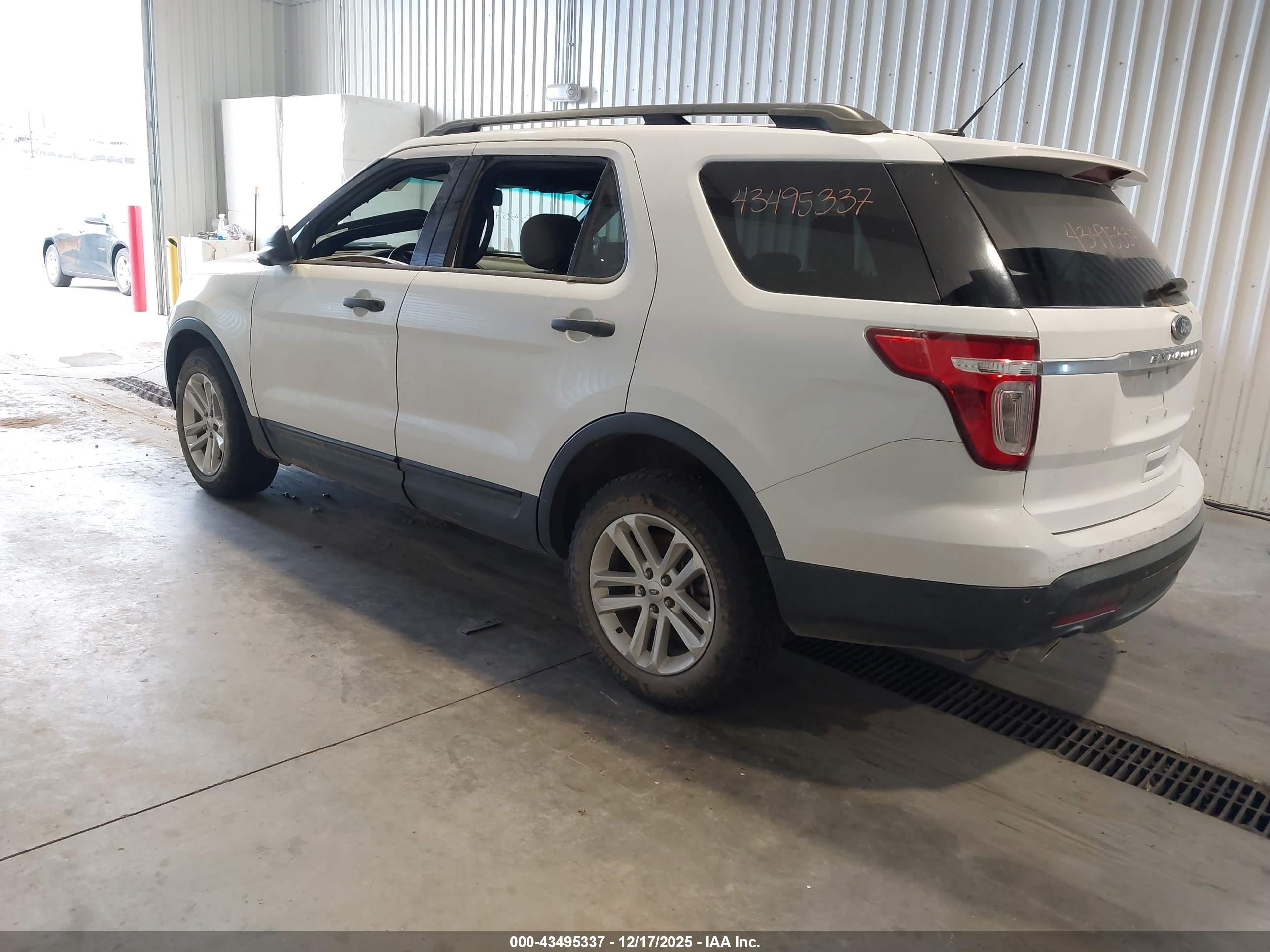 FORD EXPLORER image 3
