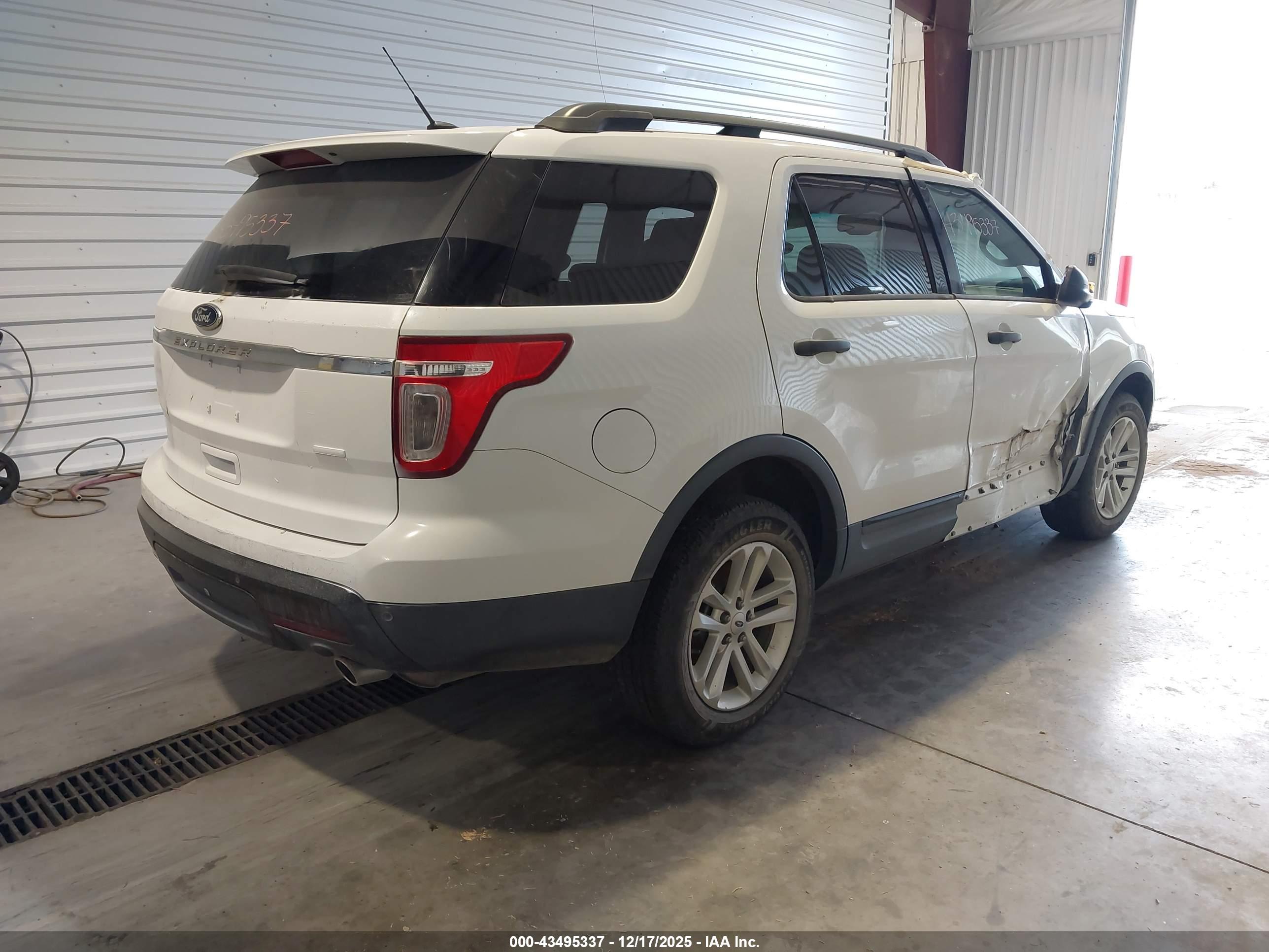 FORD EXPLORER image 4