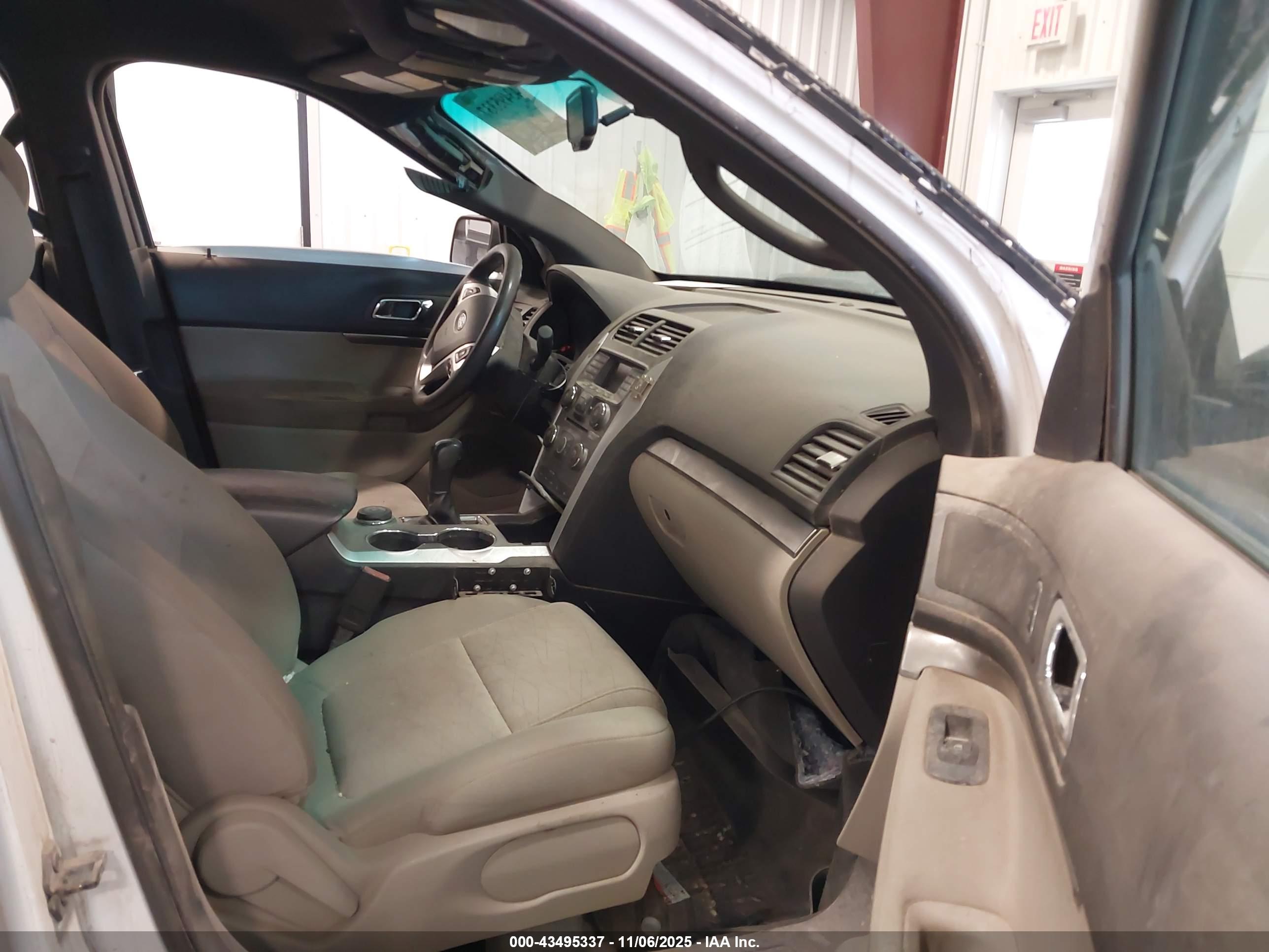 FORD EXPLORER image 5