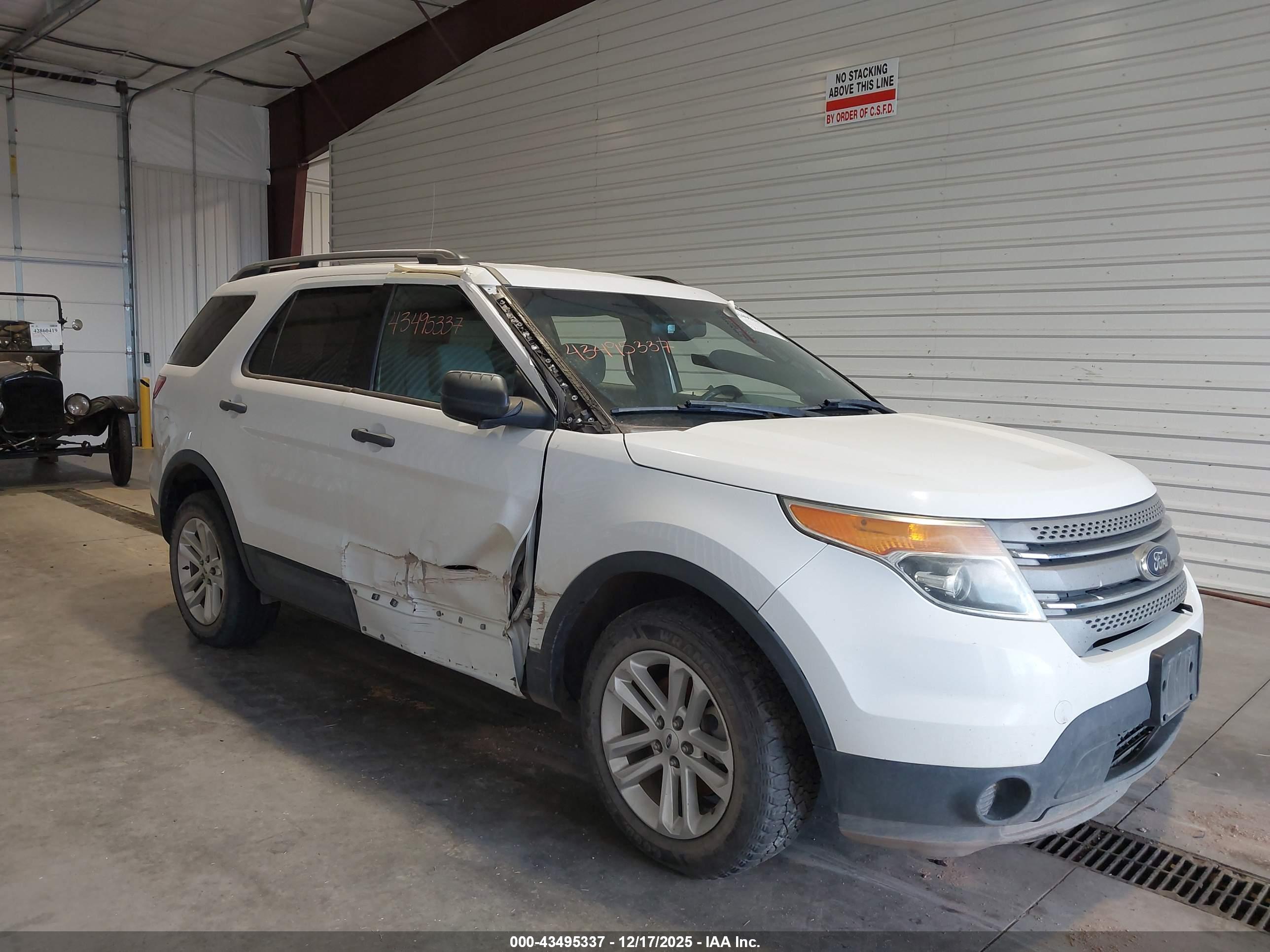 FORD EXPLORER image 6