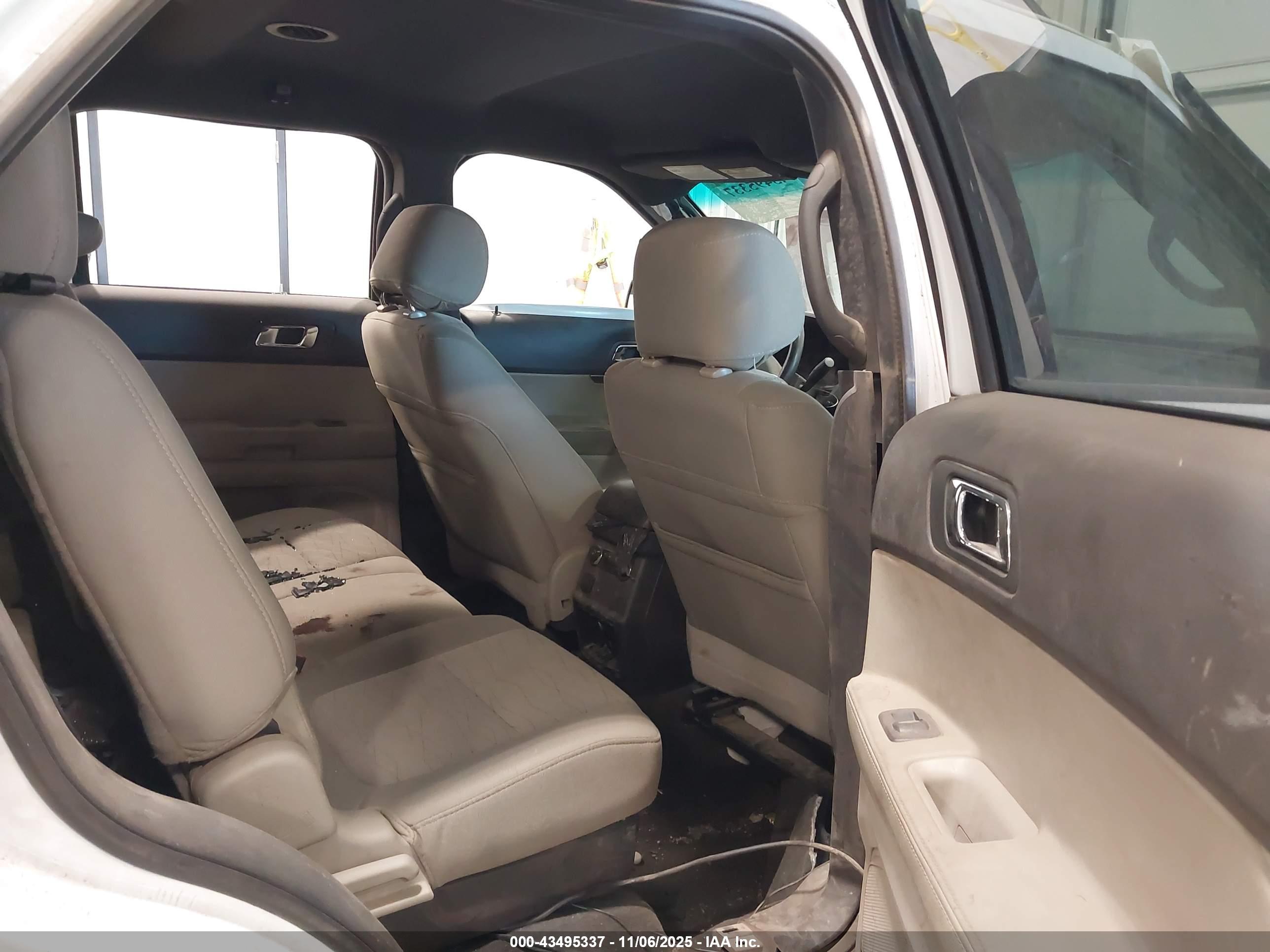 FORD EXPLORER image 8