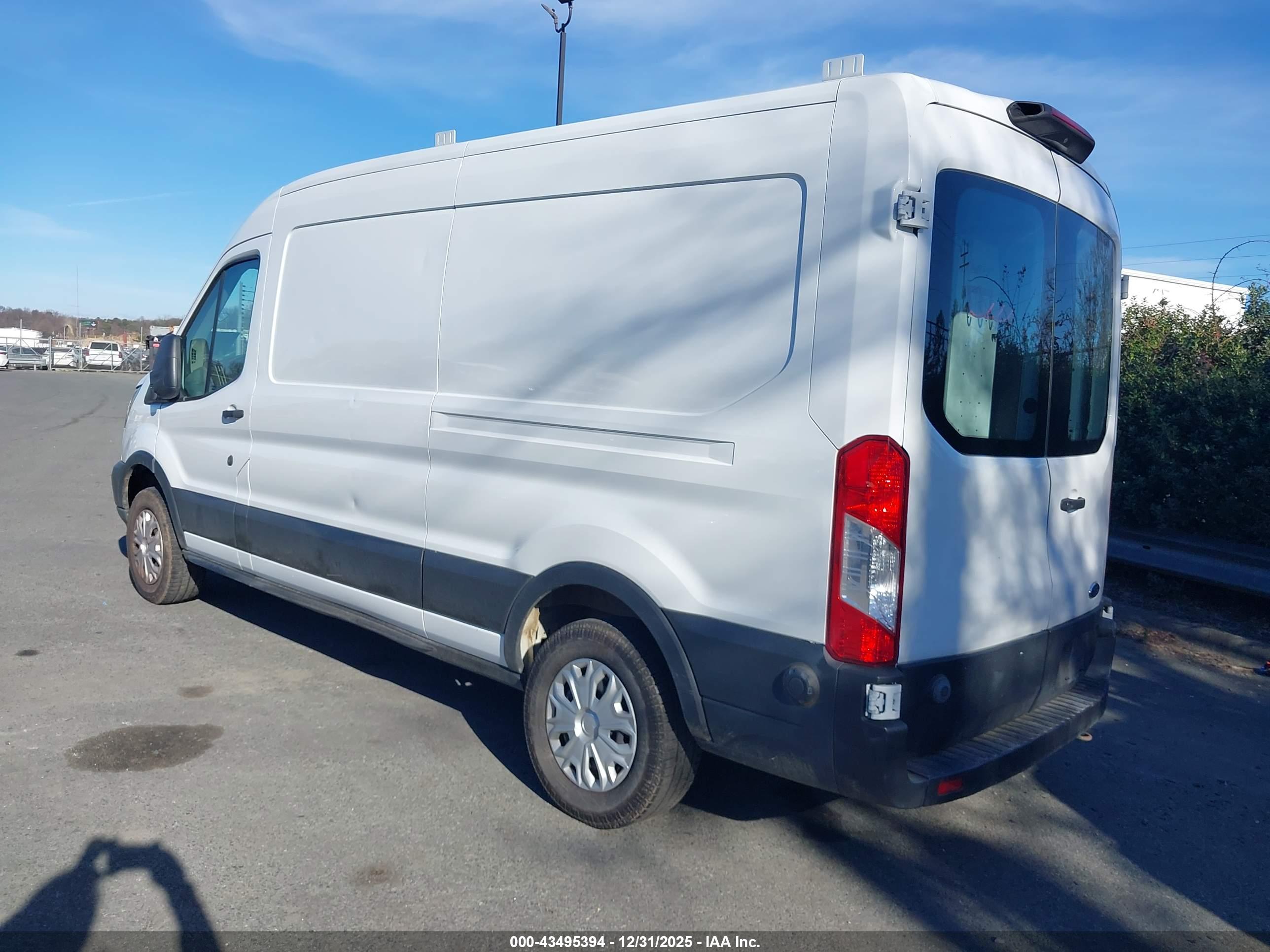 FORD TRANSIT-250 image 3