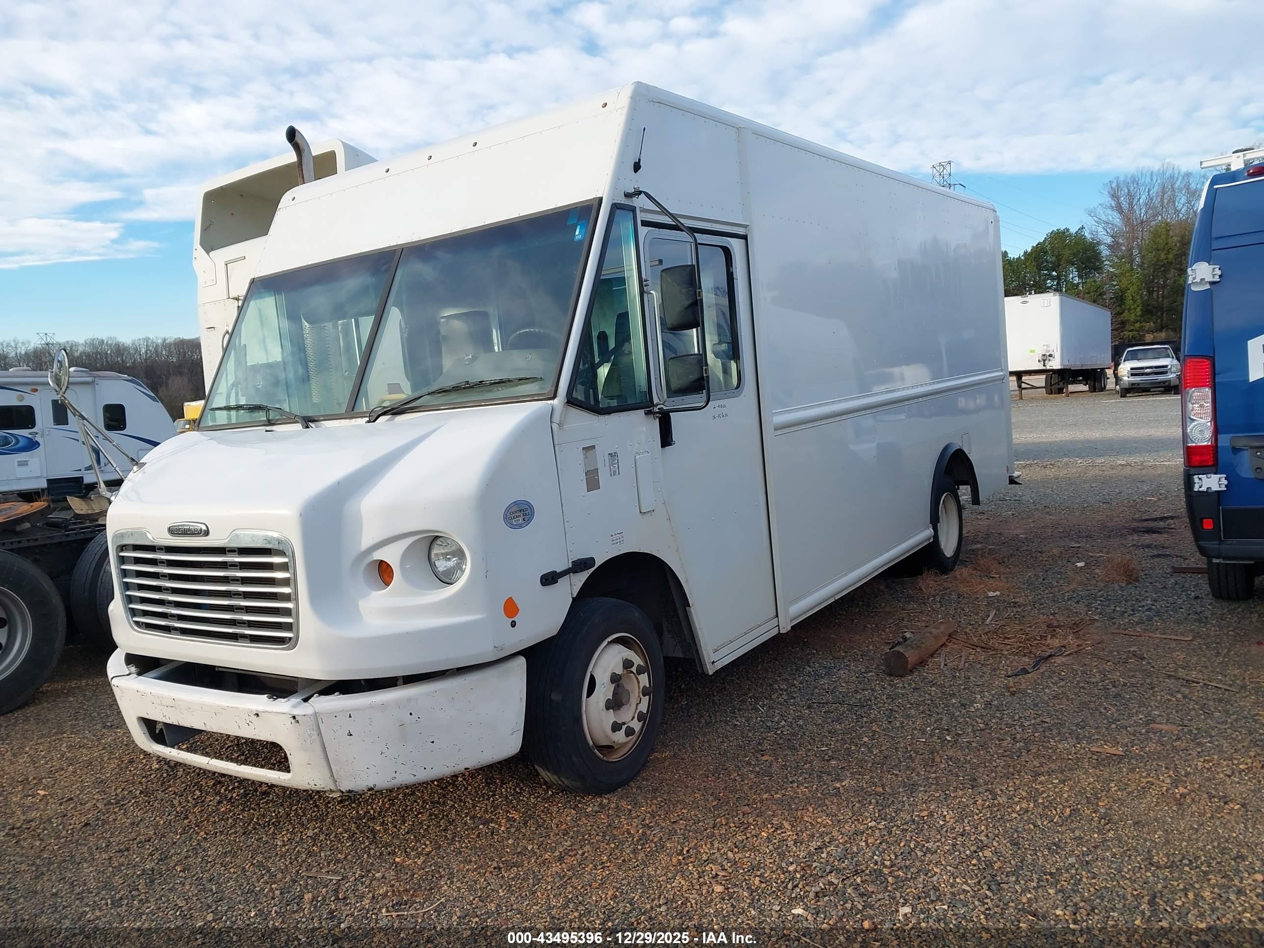 FREIGHTLINER MT45 image 2