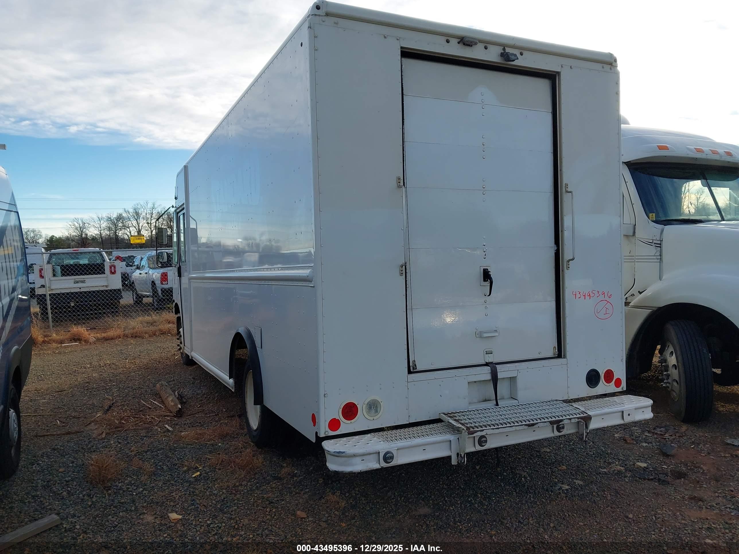 FREIGHTLINER MT45 image 3