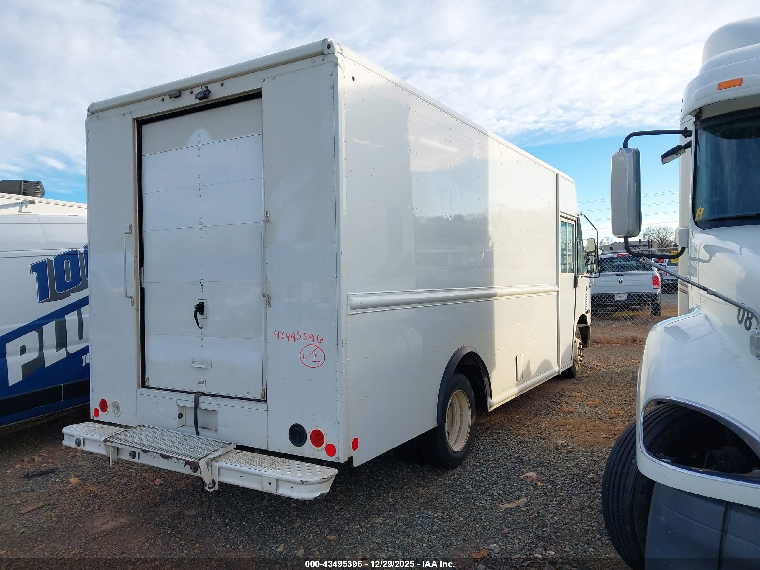 FREIGHTLINER MT45 image 4