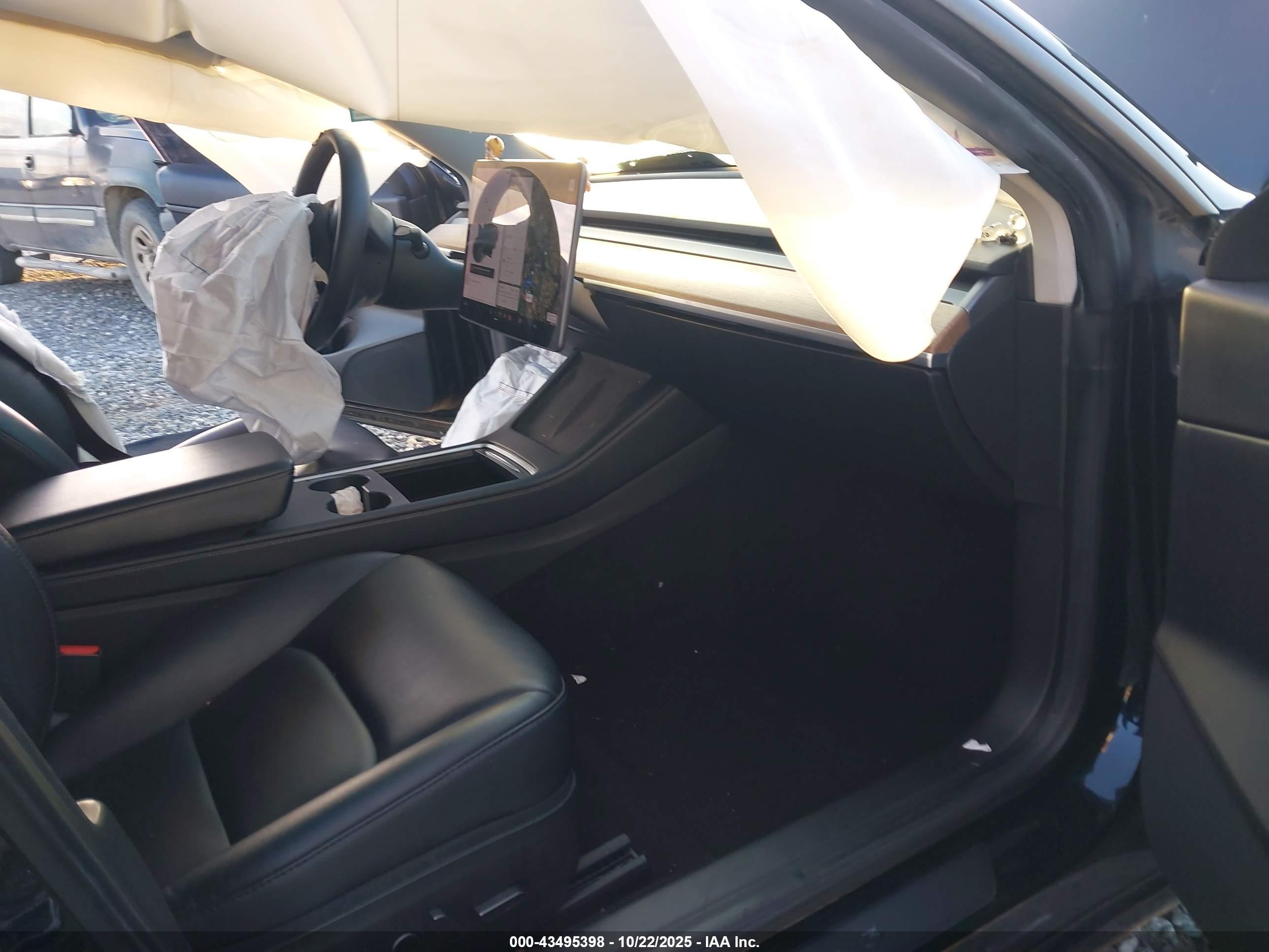 TESLA MODEL image 5