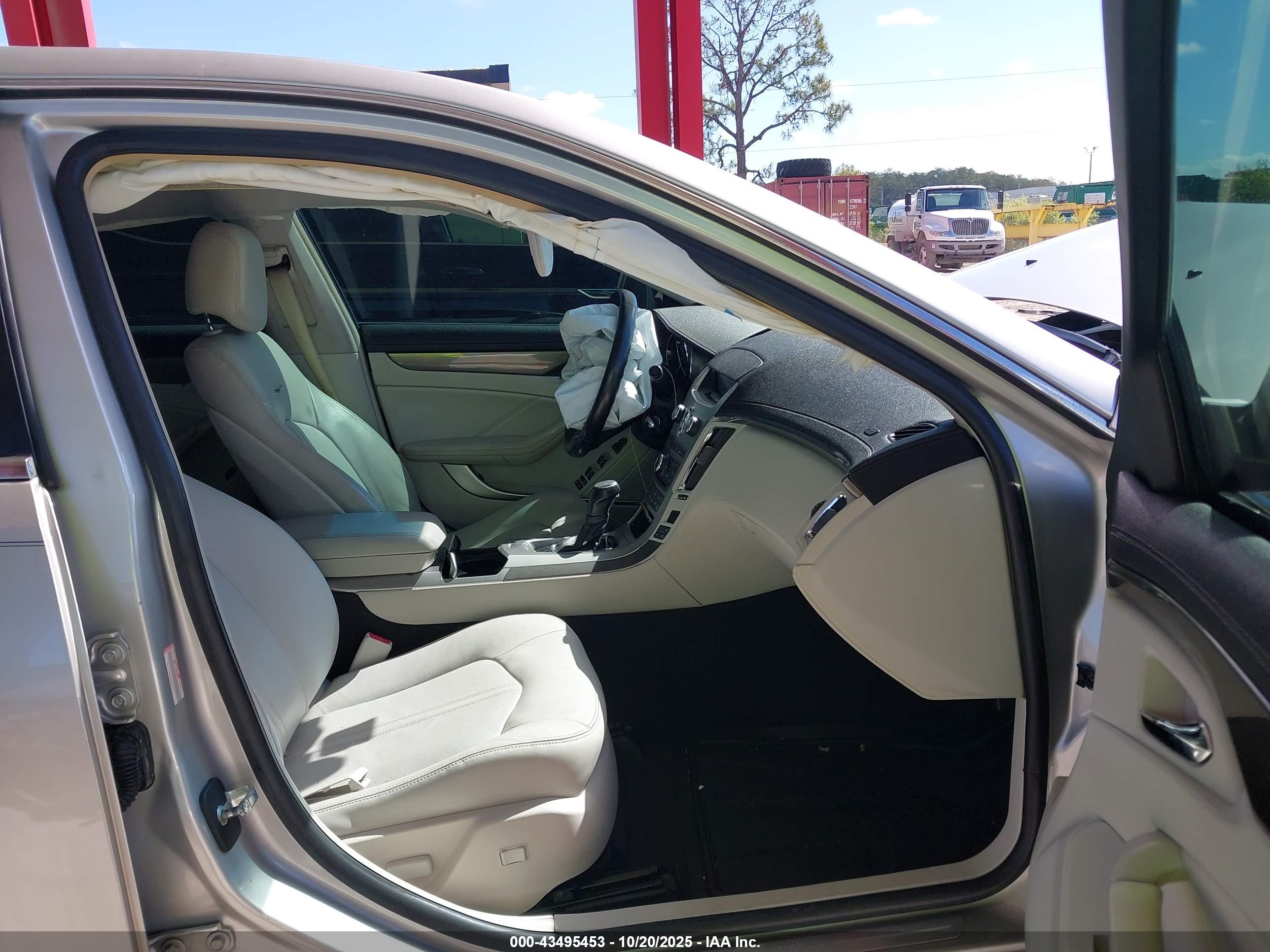 CADILLAC CTS image 5
