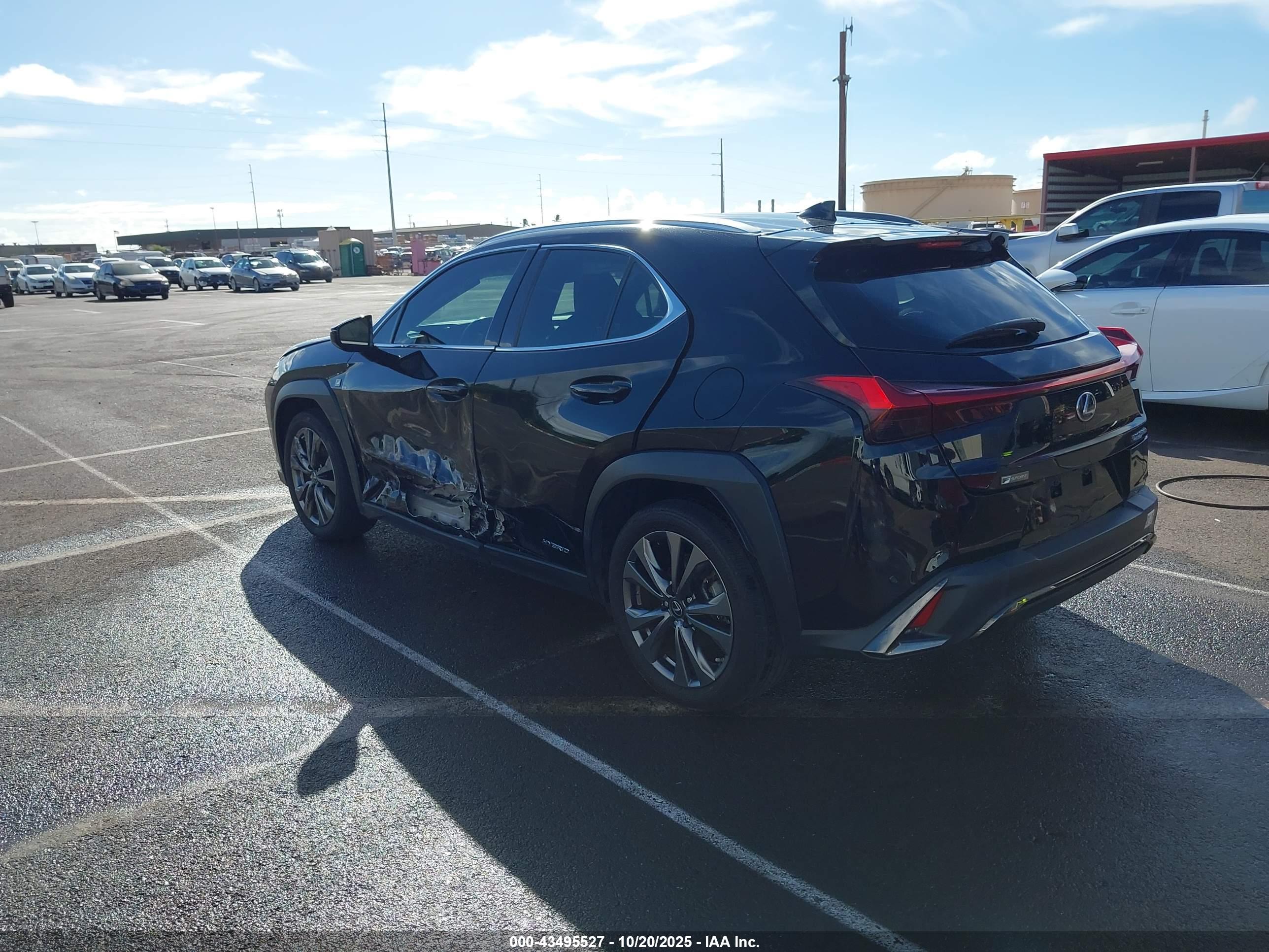 LEXUS UX image 3