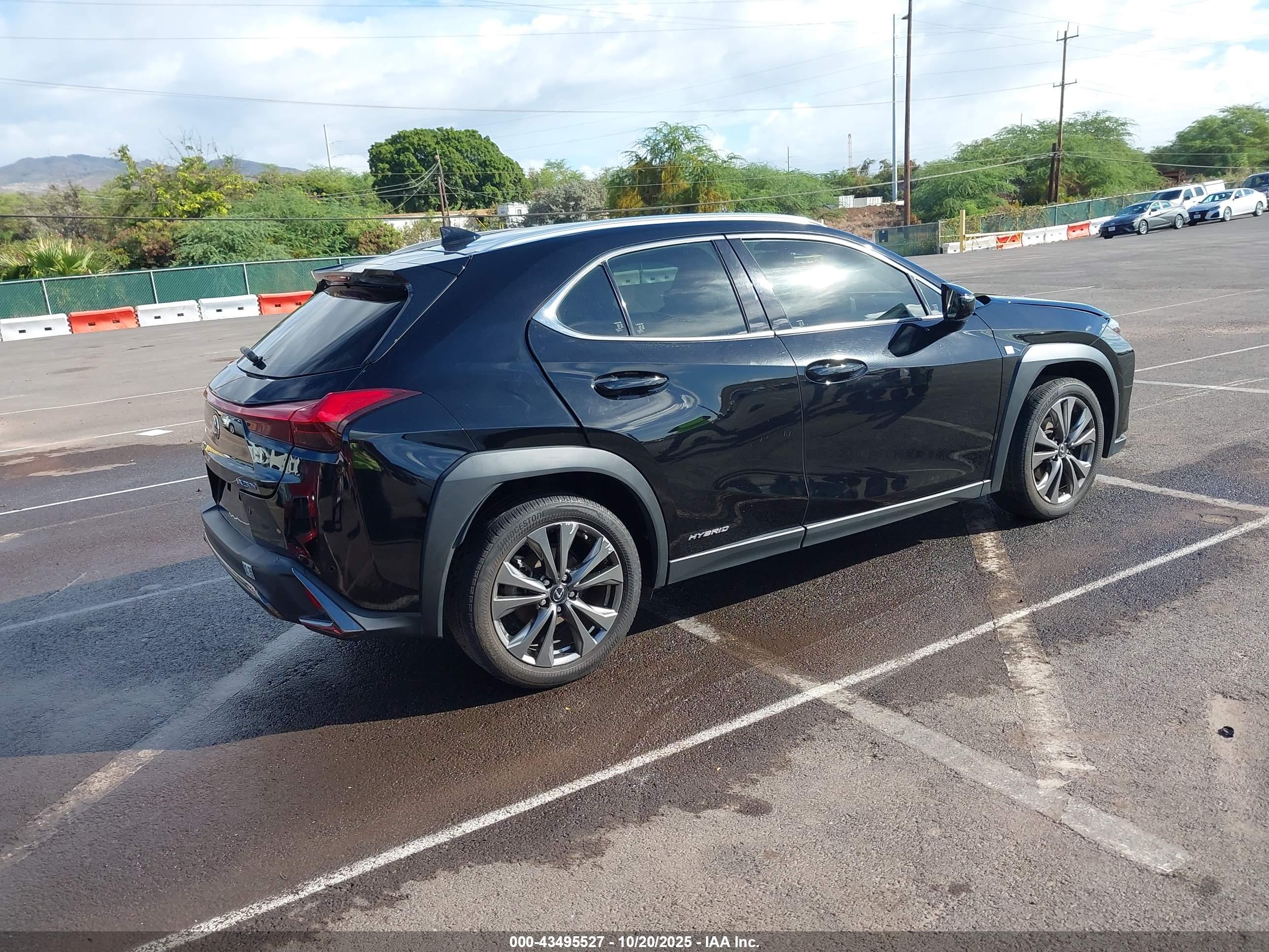 LEXUS UX image 4