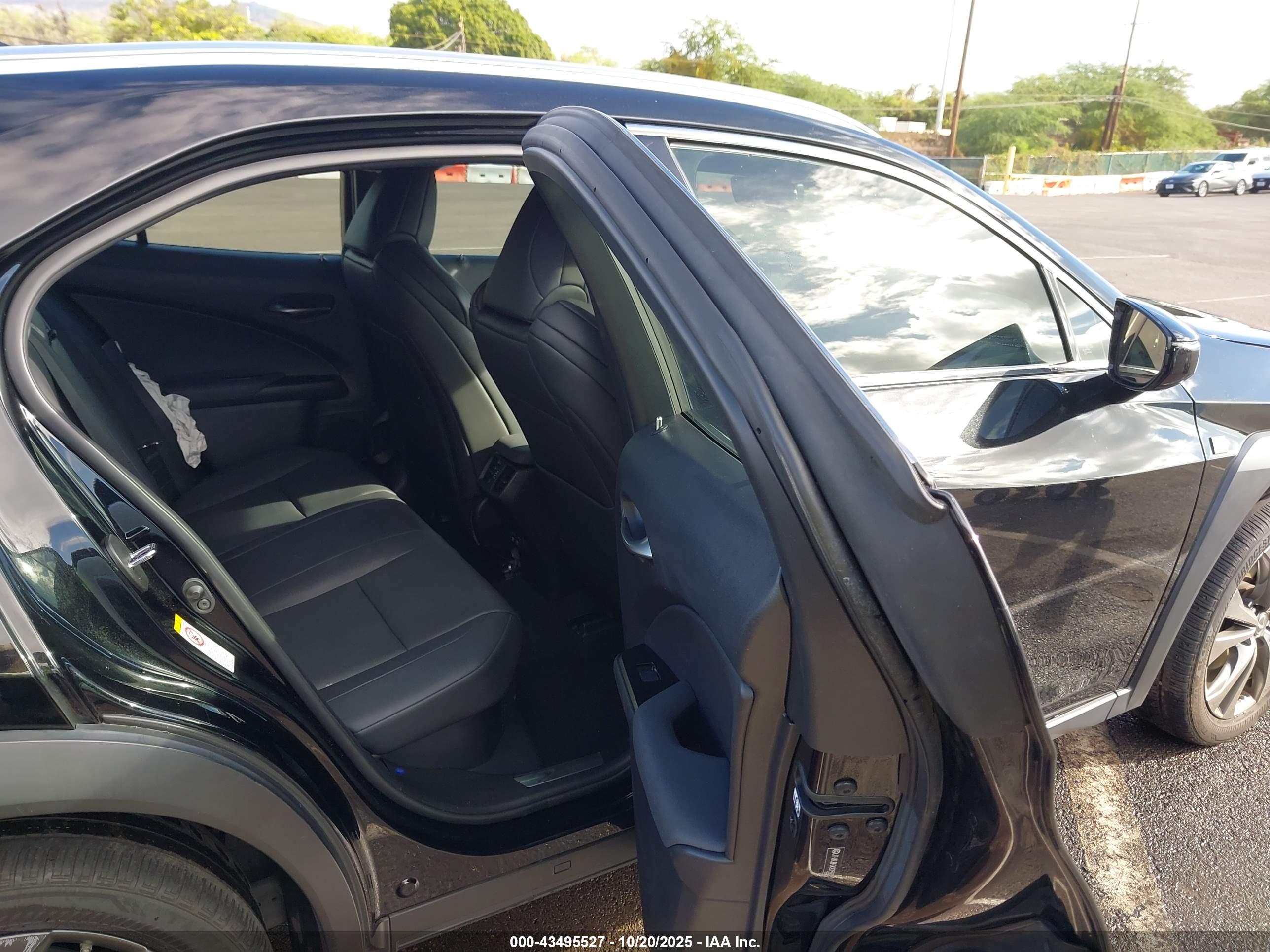 LEXUS UX image 8