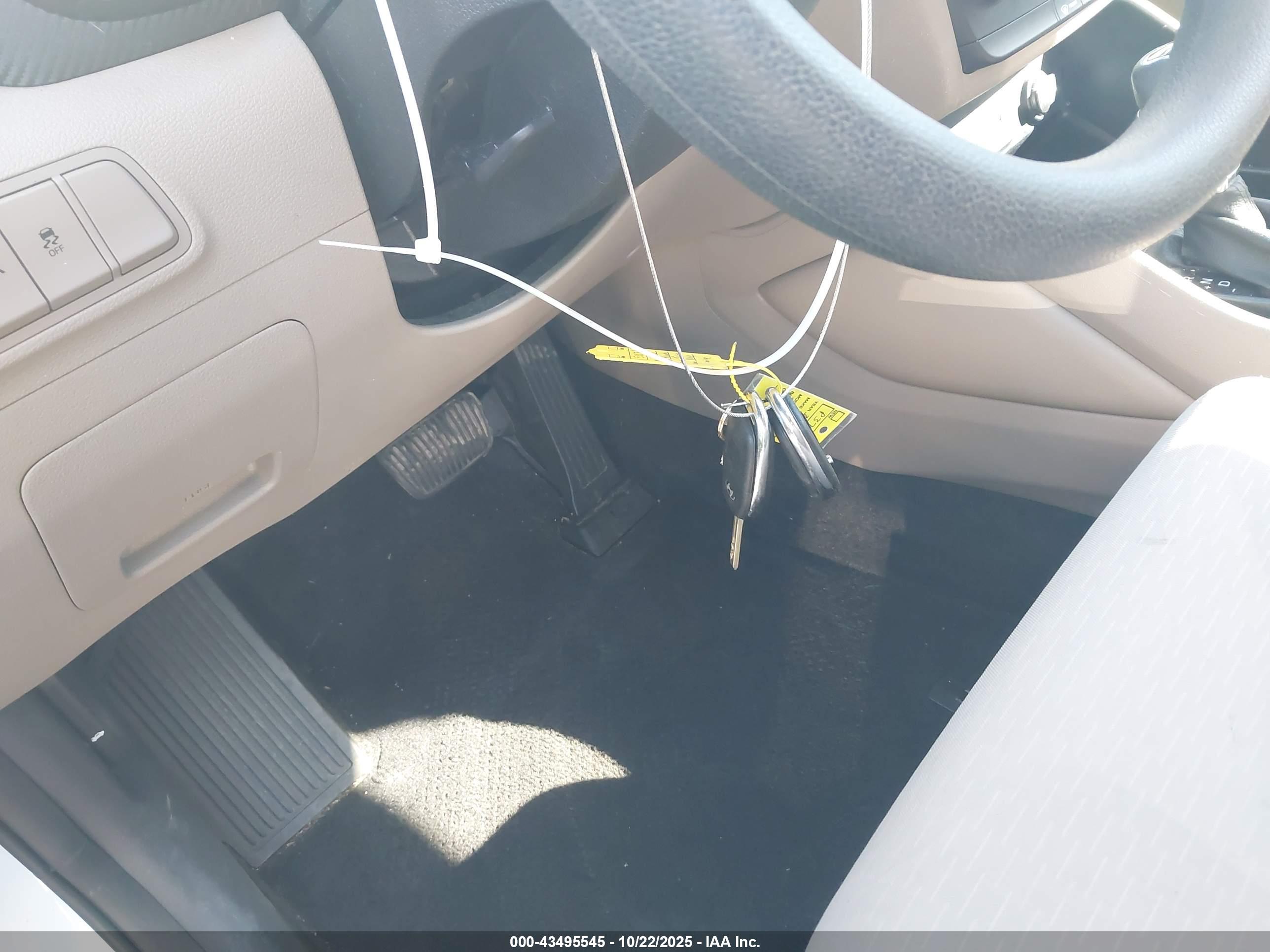 HYUNDAI TUCSON image 11