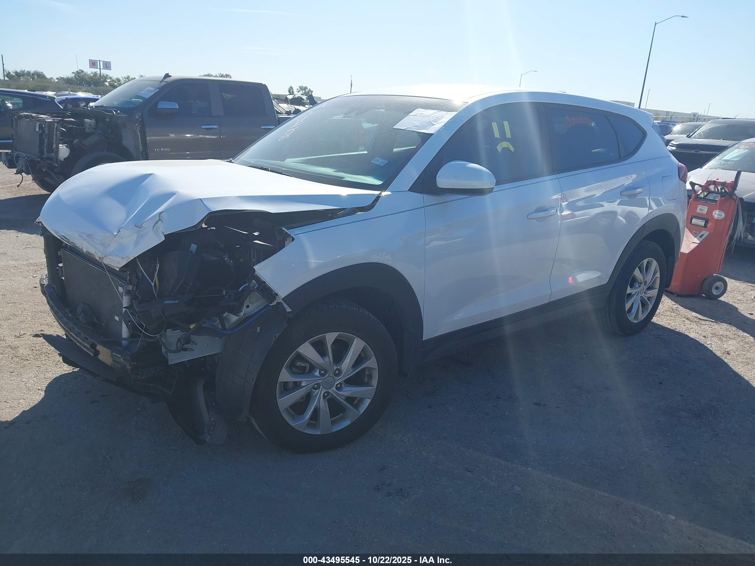 HYUNDAI TUCSON image 2