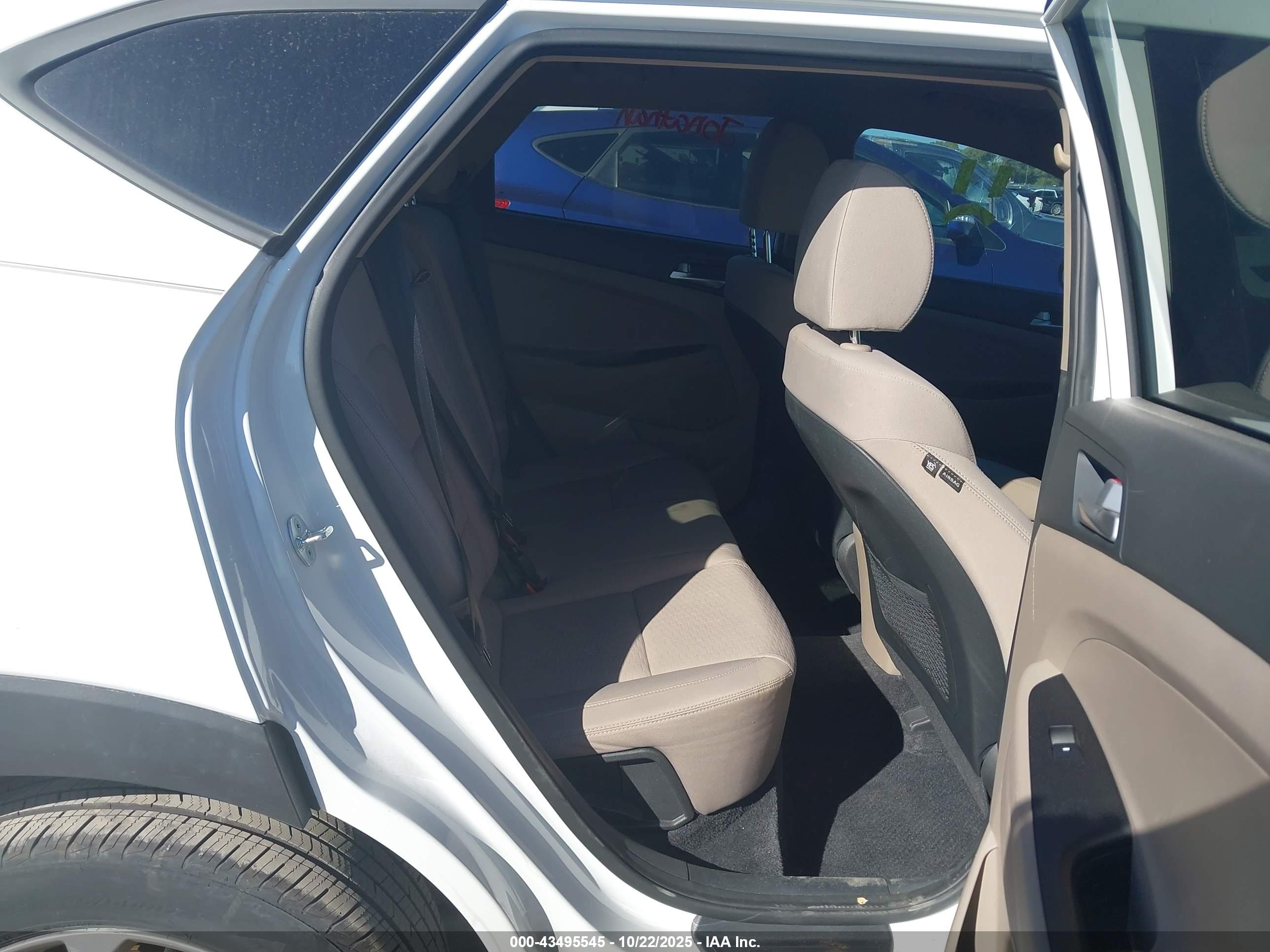 HYUNDAI TUCSON image 8