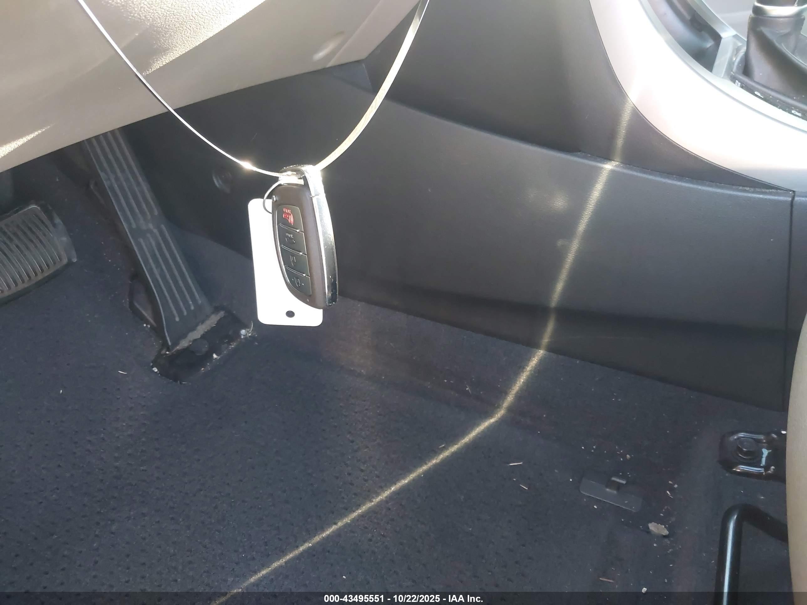 HYUNDAI ELANTRA image 11