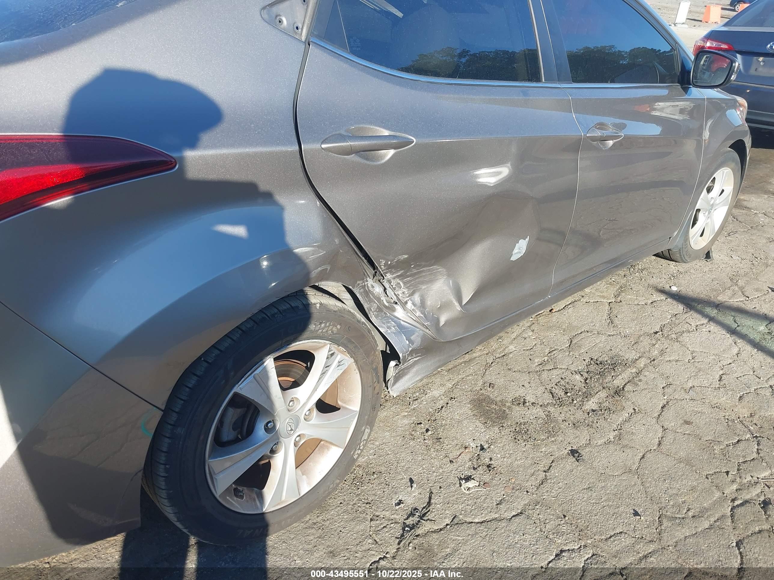 HYUNDAI ELANTRA image 6
