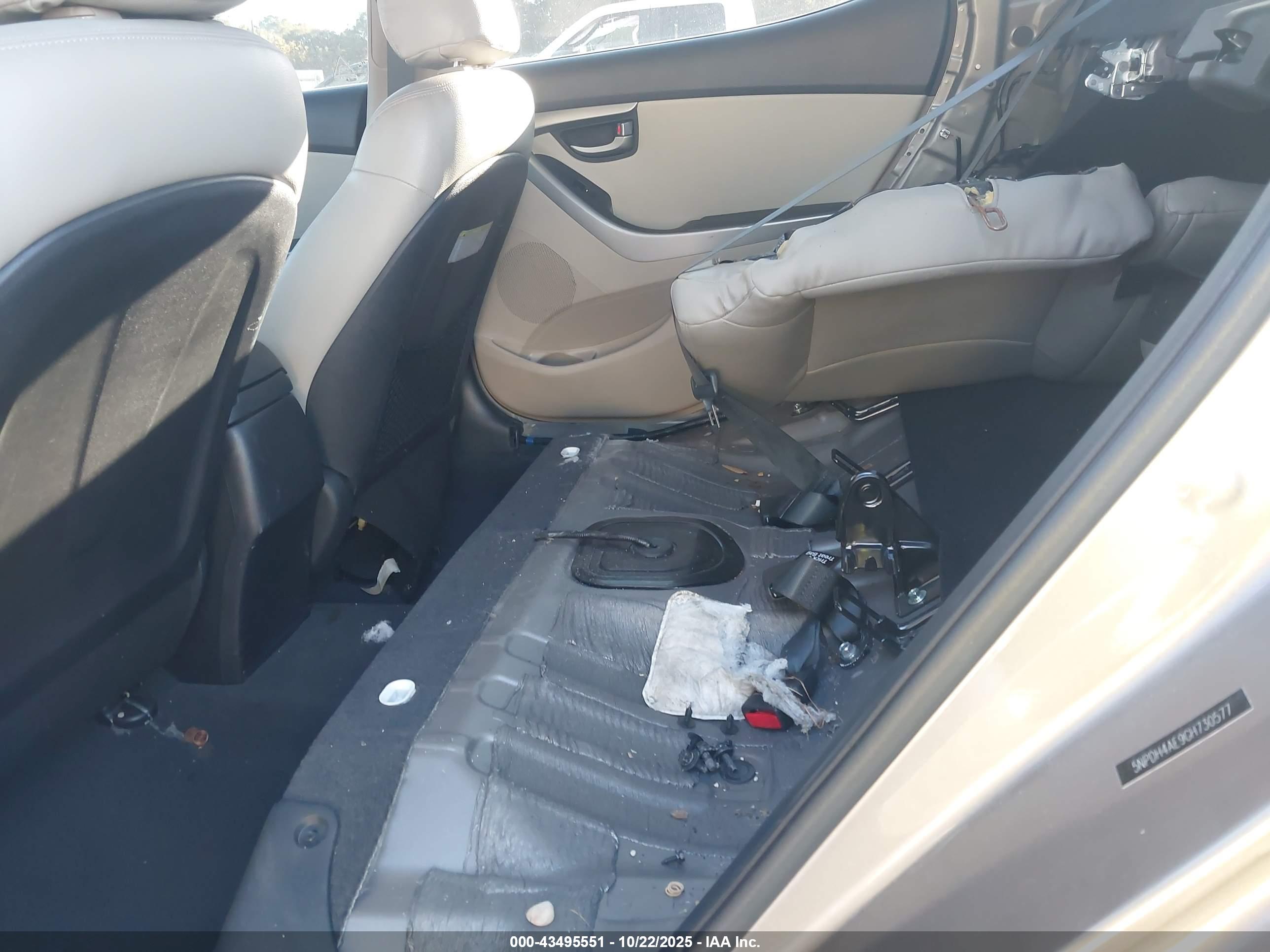 HYUNDAI ELANTRA image 8