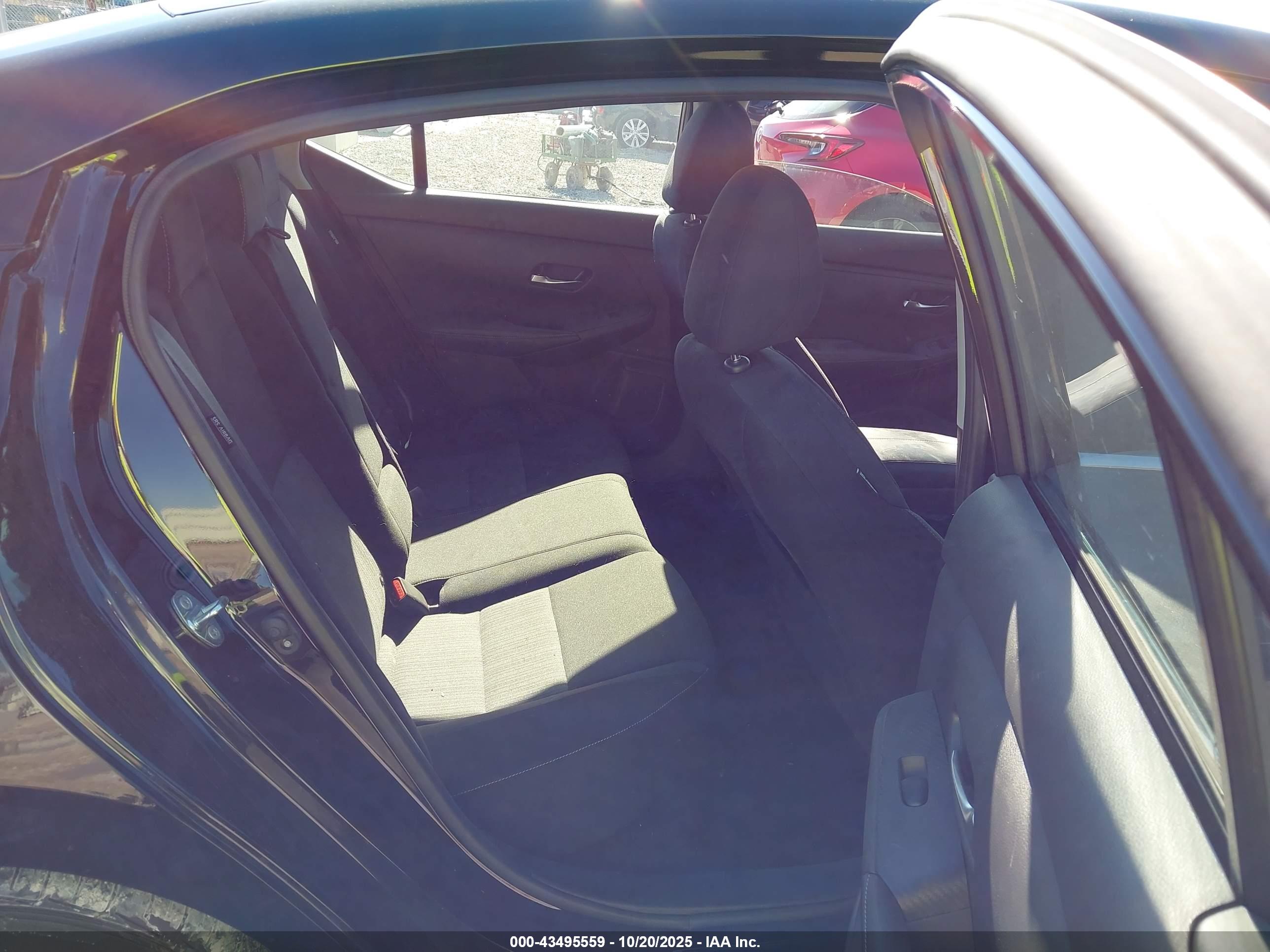 NISSAN SENTRA image 8