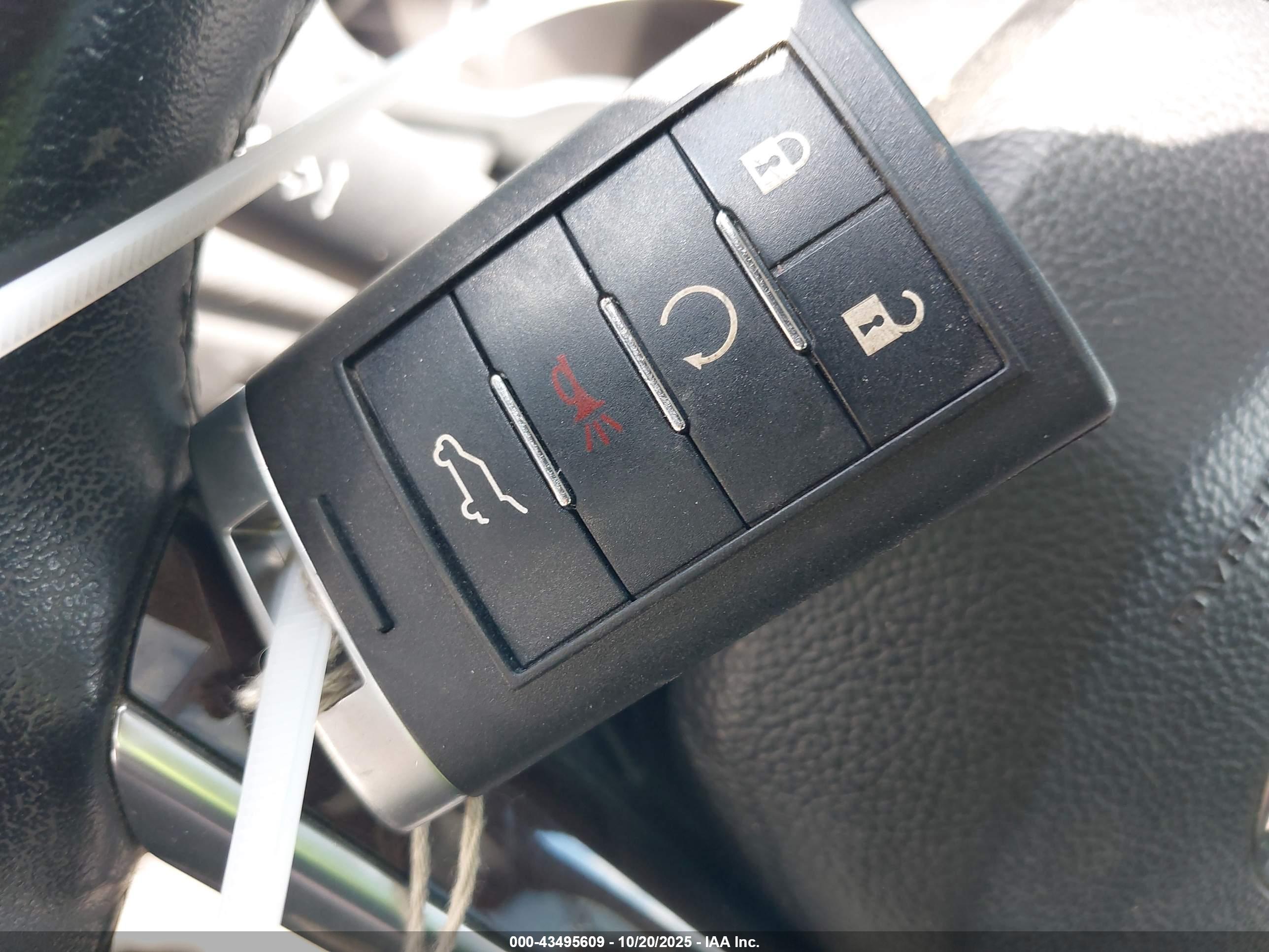 CADILLAC SRX image 11