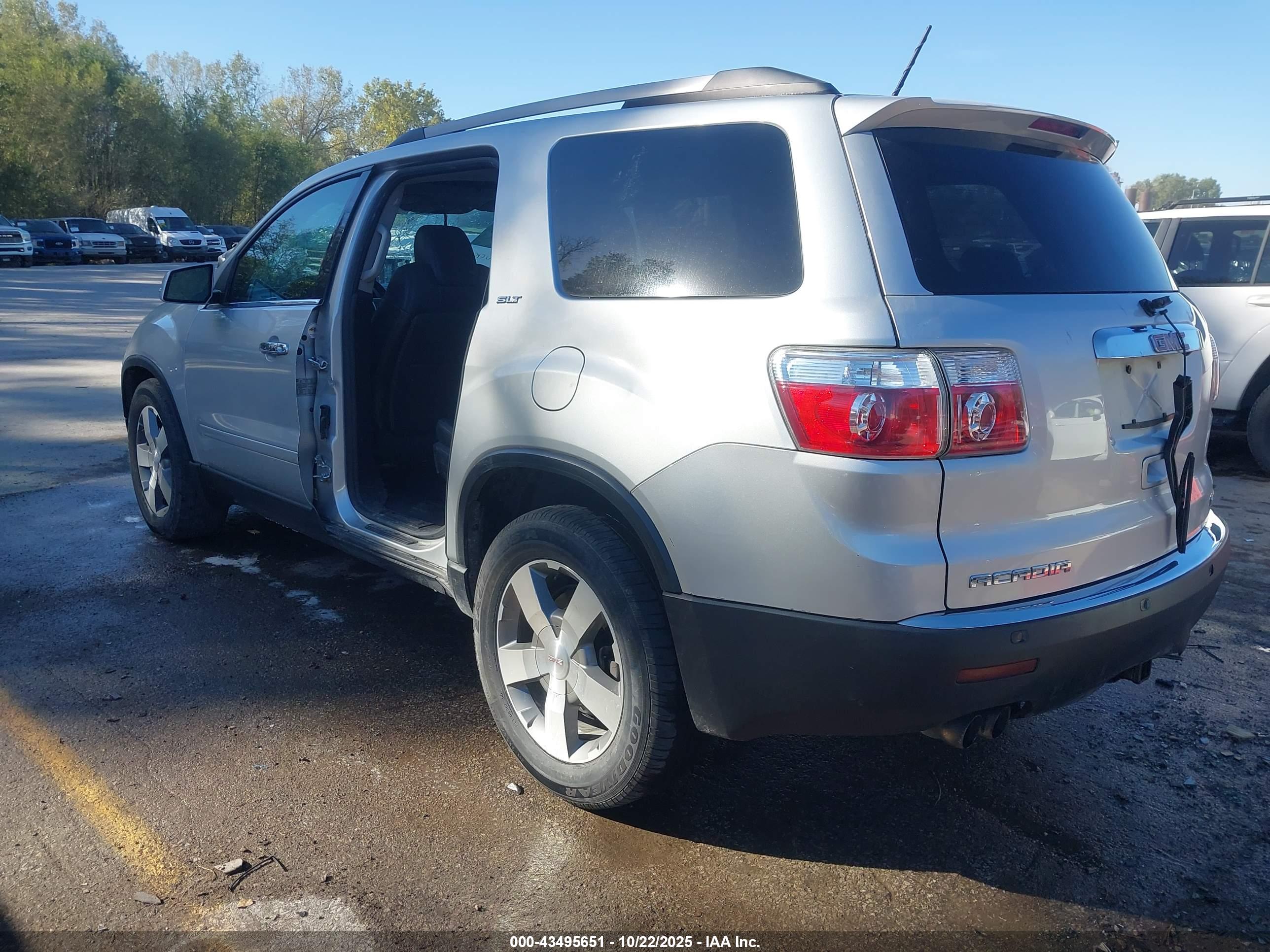 GMC ACADIA image 3