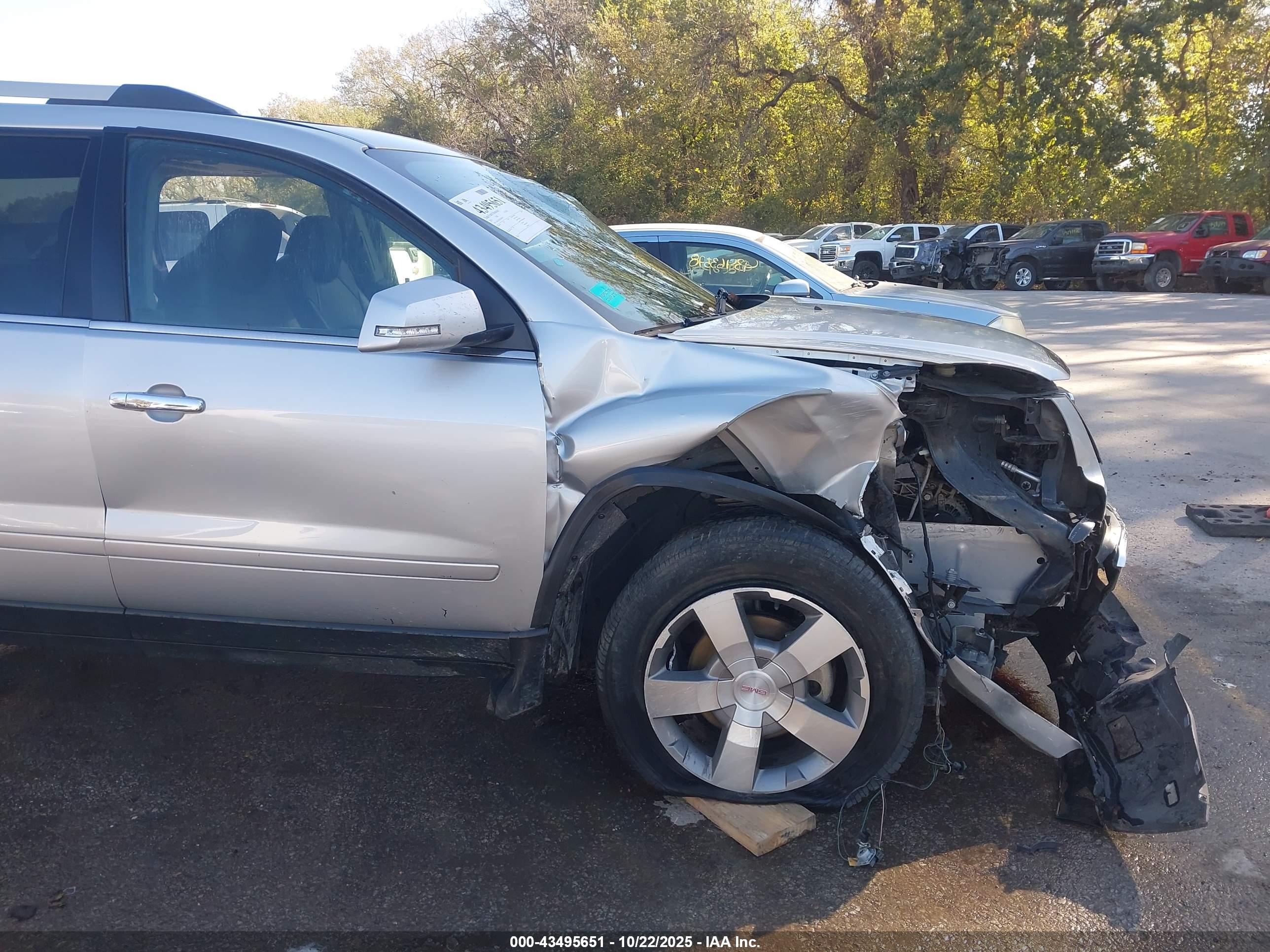 GMC ACADIA image 6