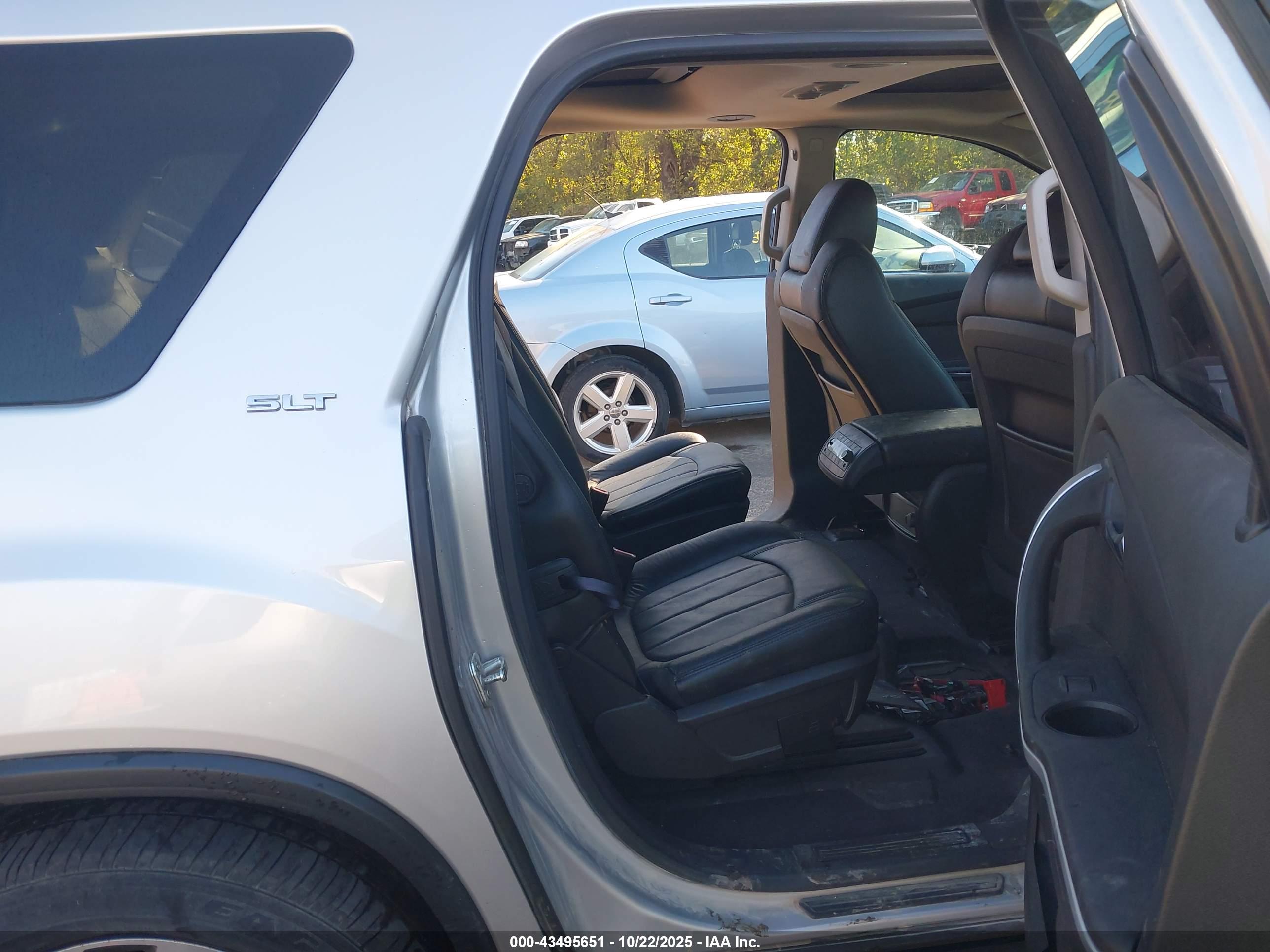 GMC ACADIA image 8