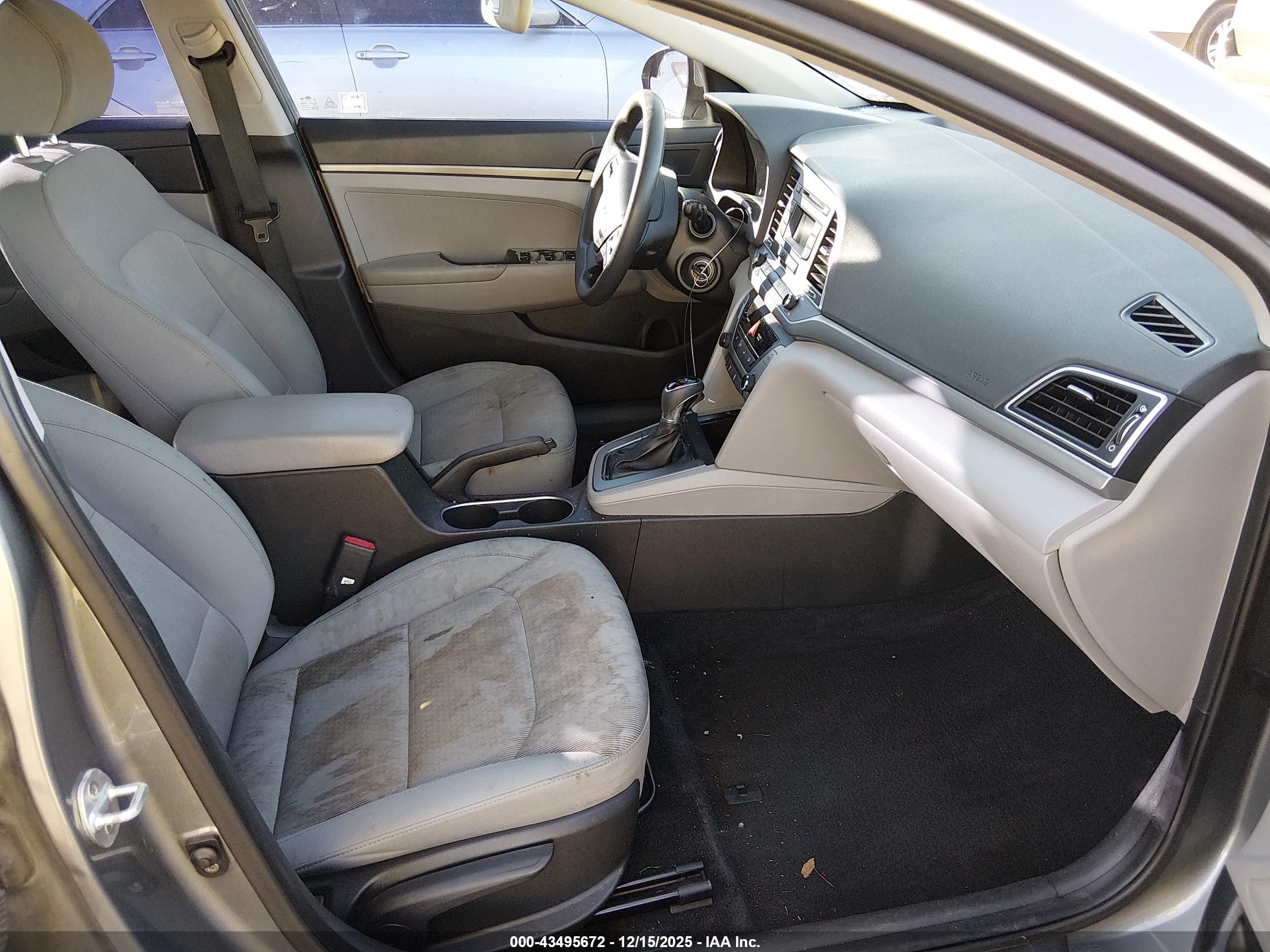 HYUNDAI ELANTRA image 5