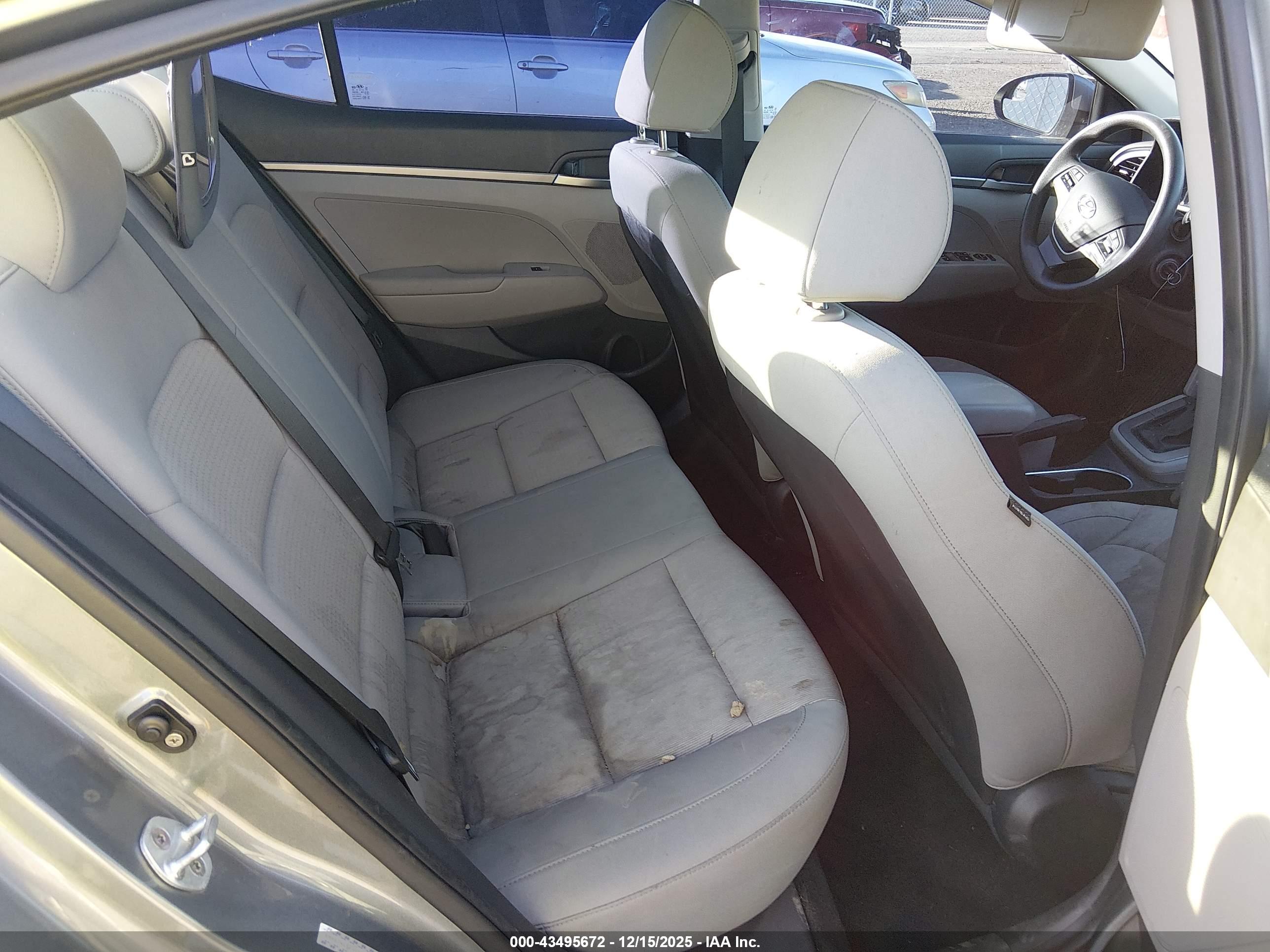 HYUNDAI ELANTRA image 8