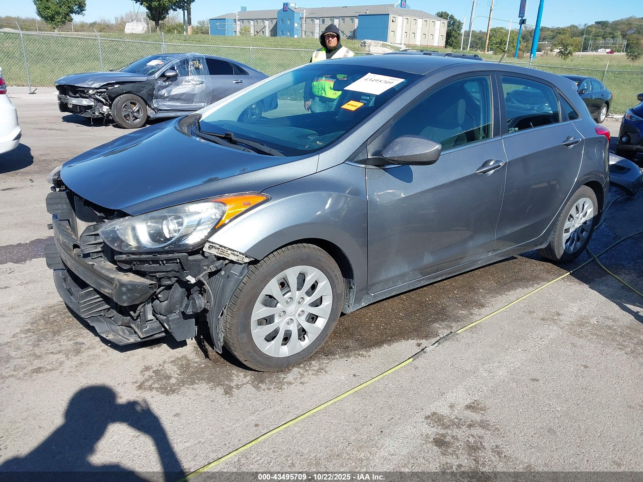 HYUNDAI ELANTRA image 2