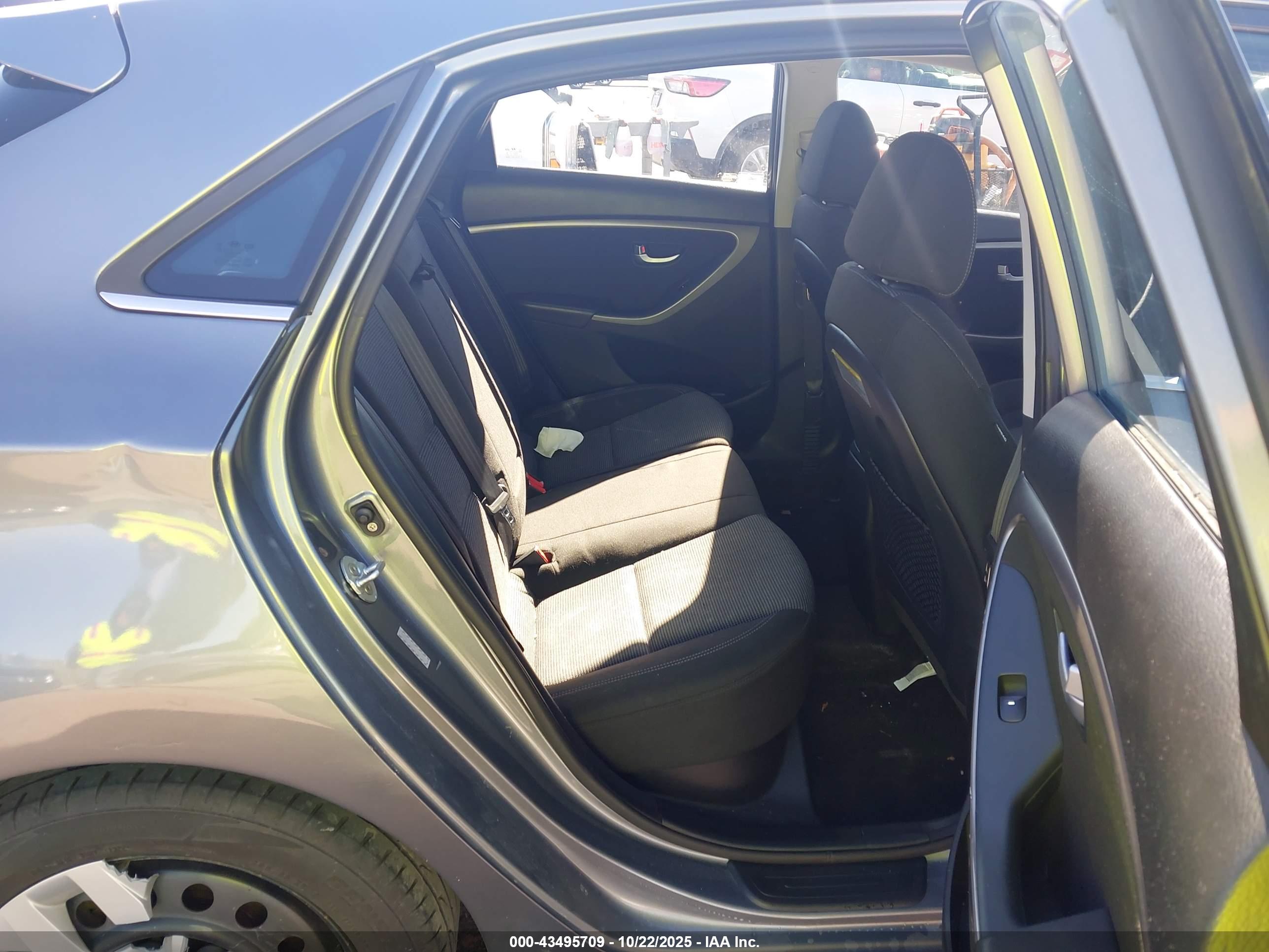 HYUNDAI ELANTRA image 8
