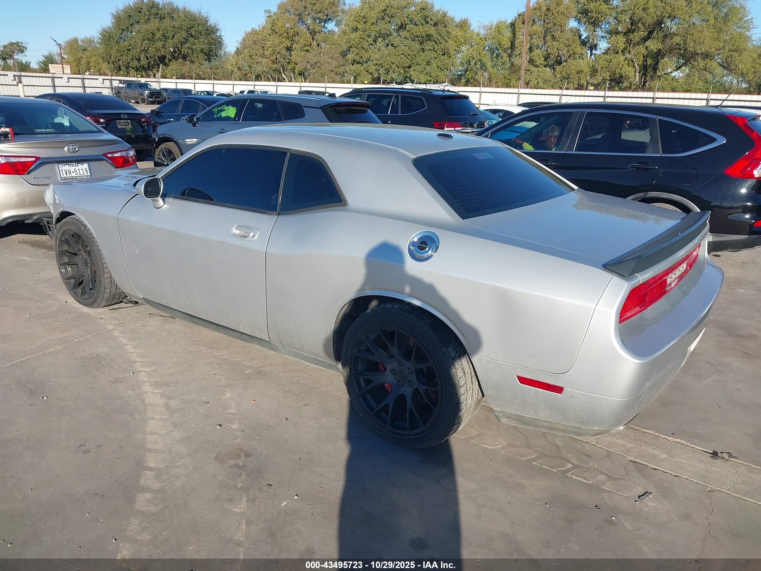 DODGE CHALLENGER image 3