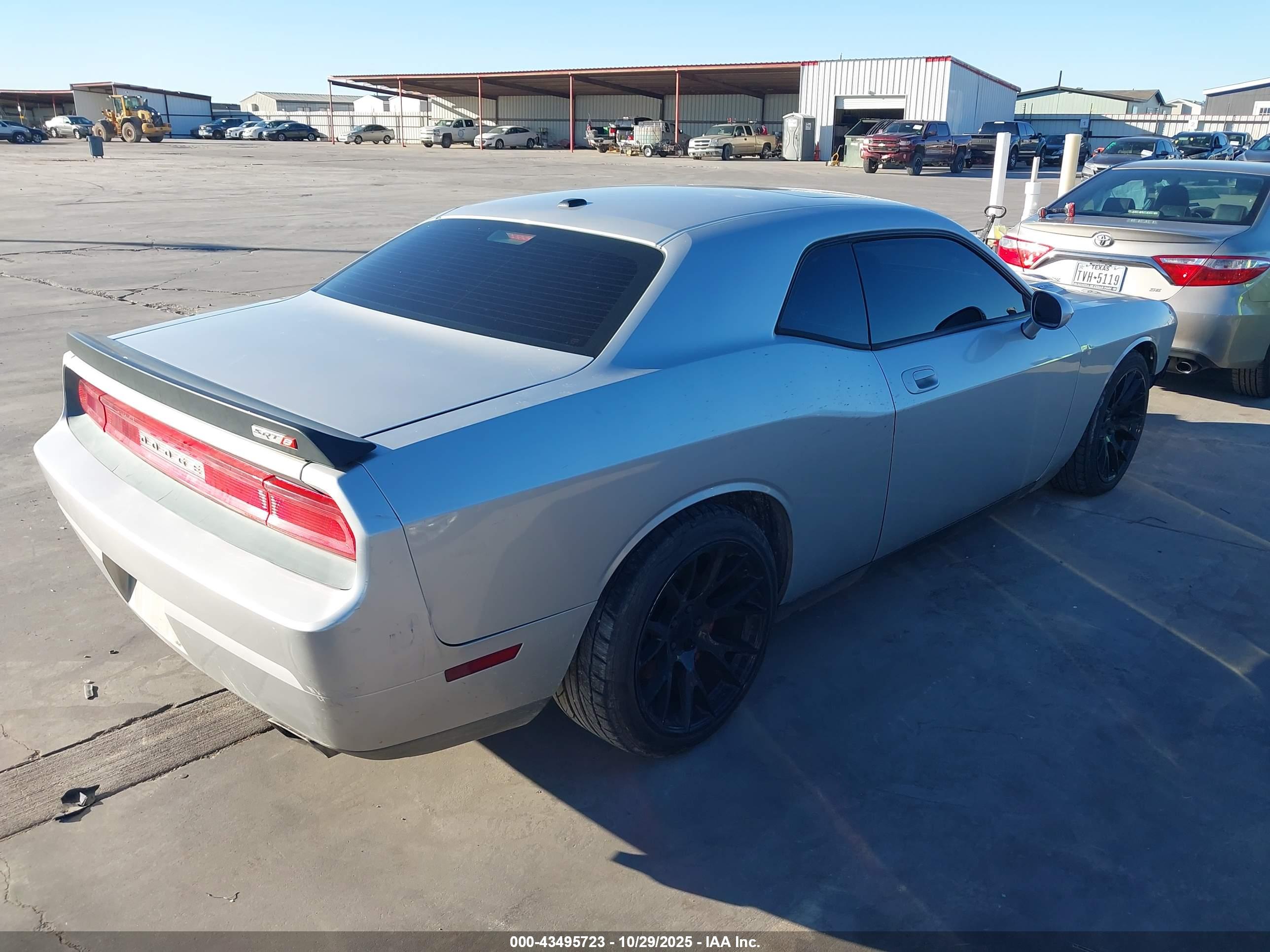 DODGE CHALLENGER image 4