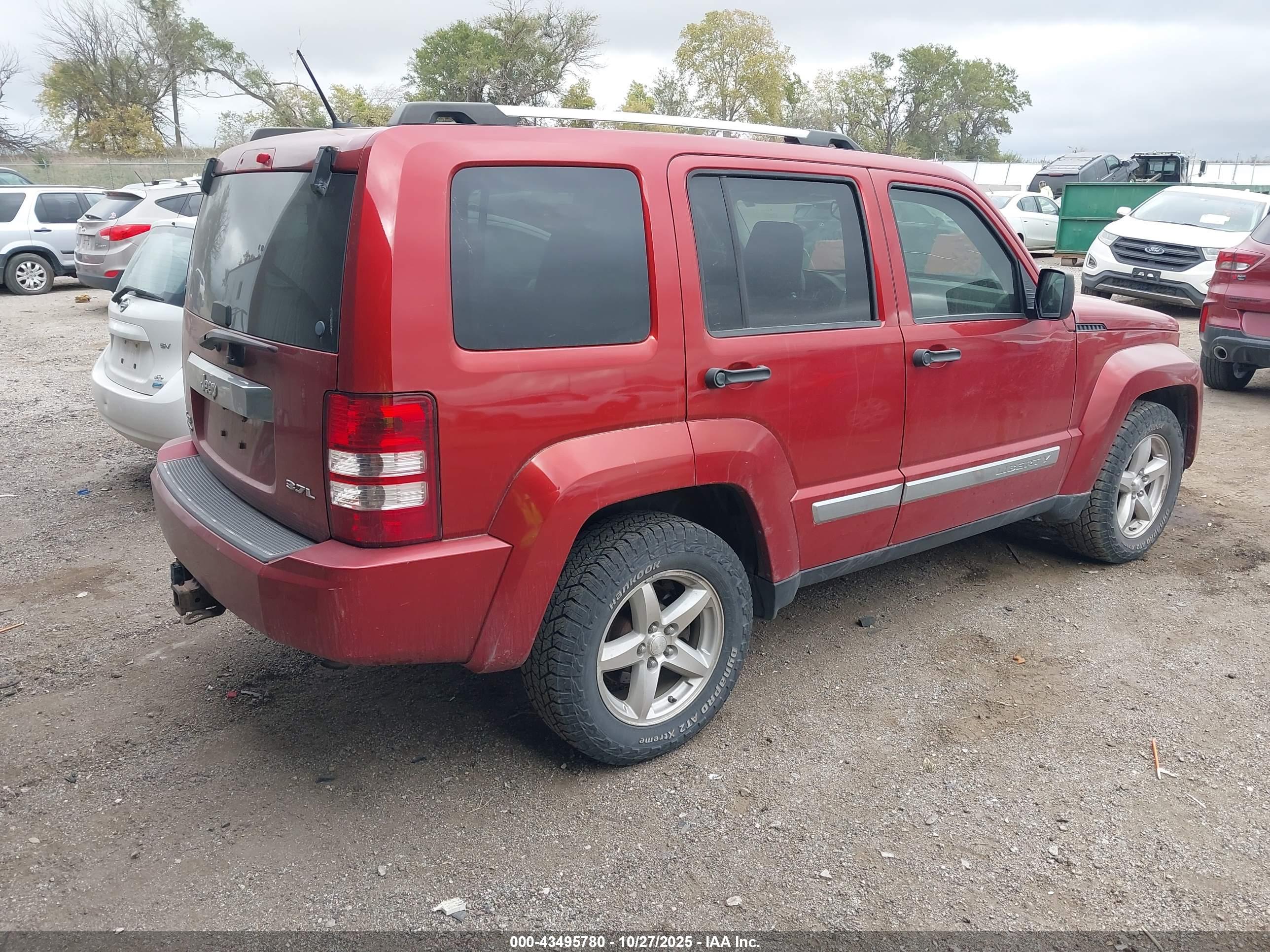 JEEP LIBERTY image 4