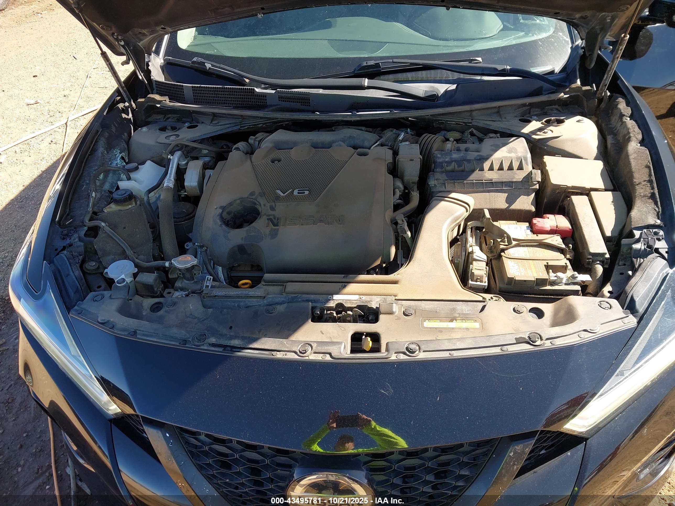 NISSAN MAXIMA image 10