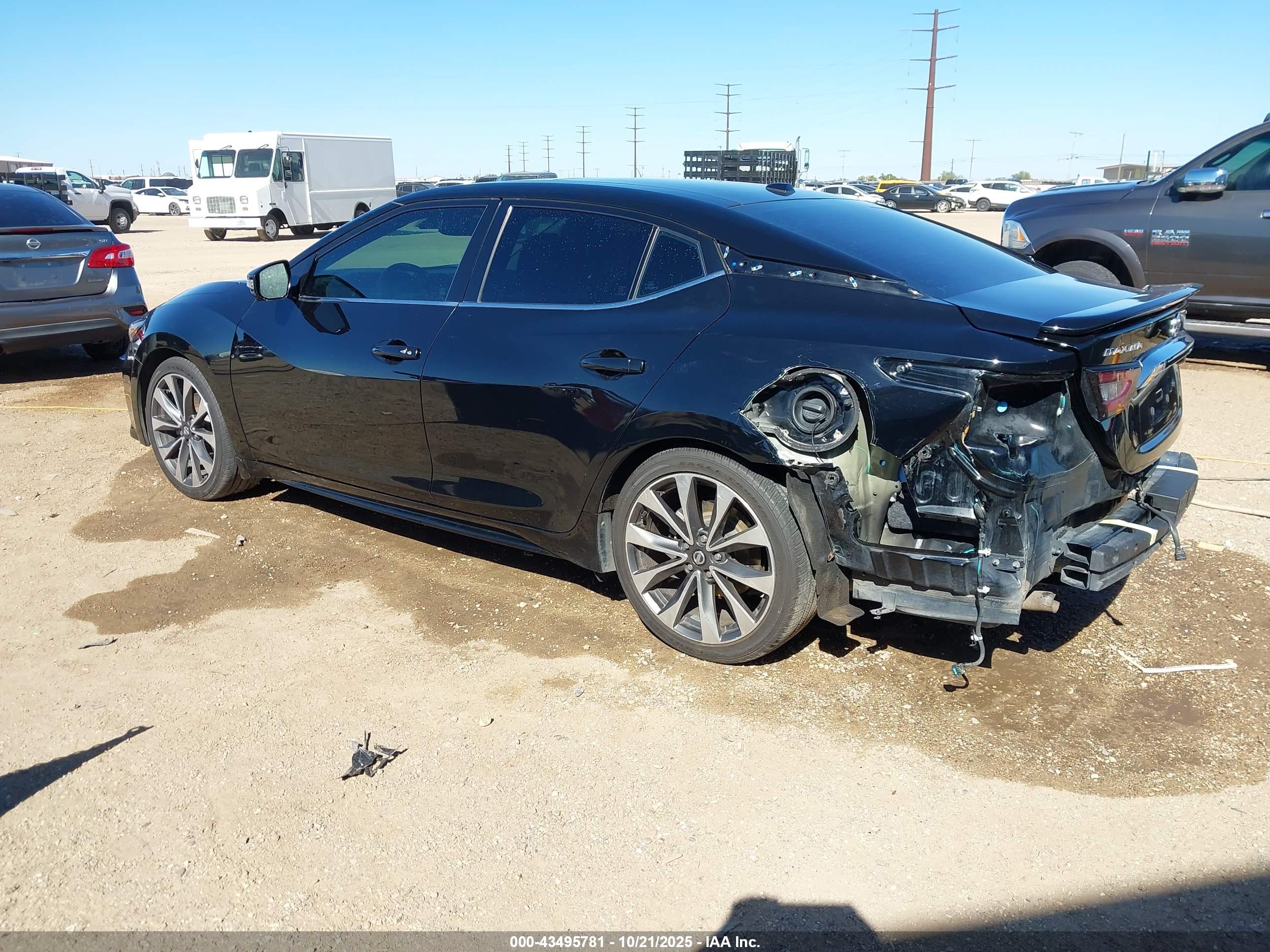 NISSAN MAXIMA image 3