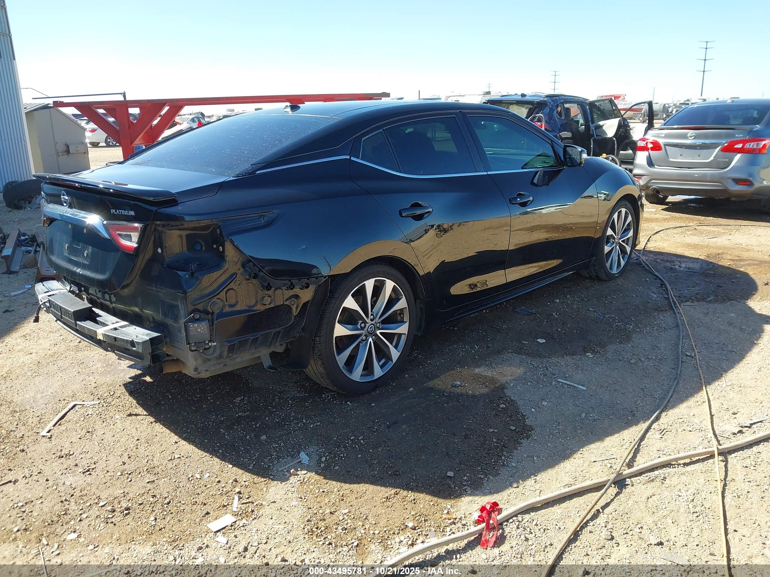 NISSAN MAXIMA image 4
