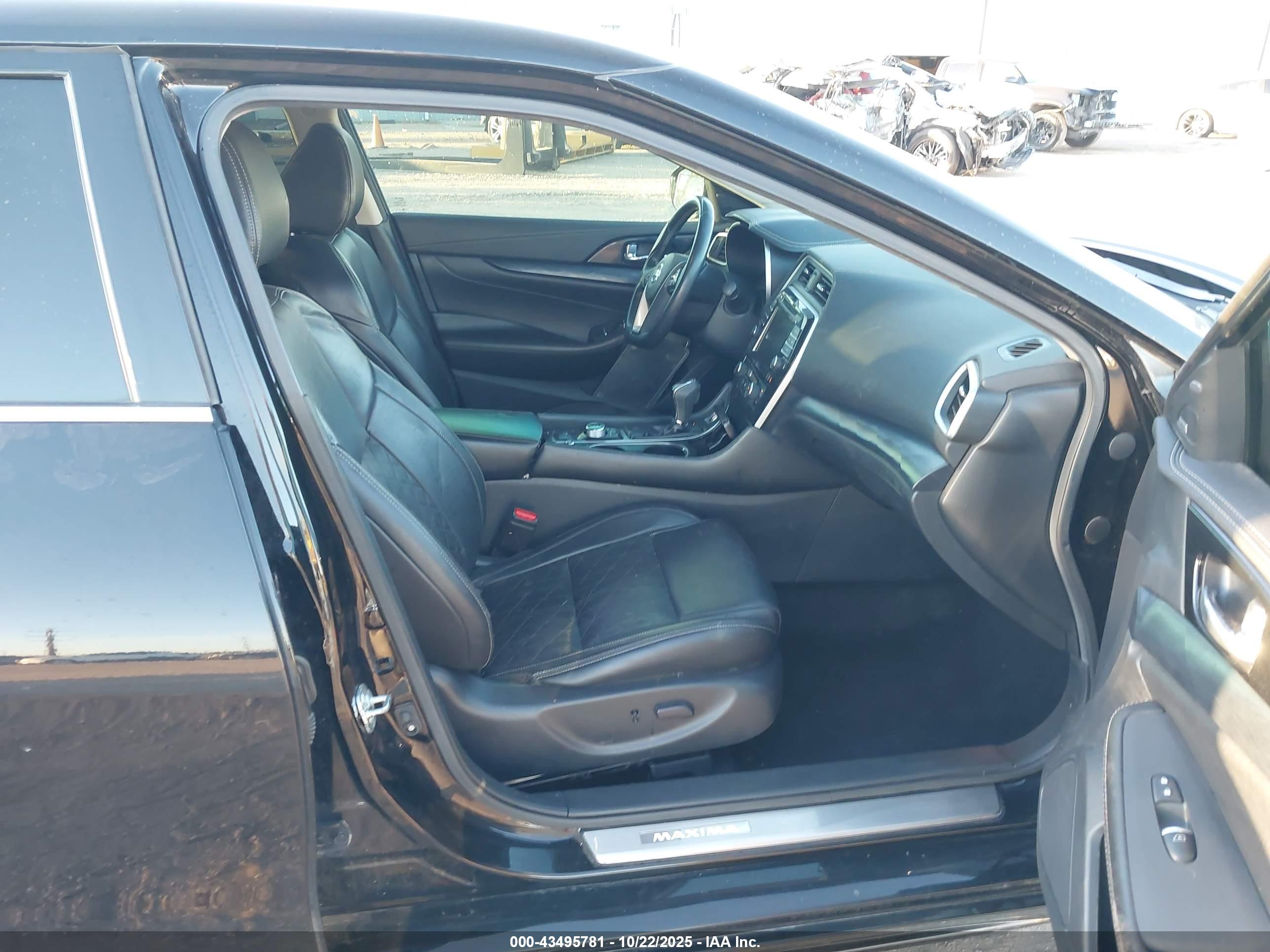 NISSAN MAXIMA image 5