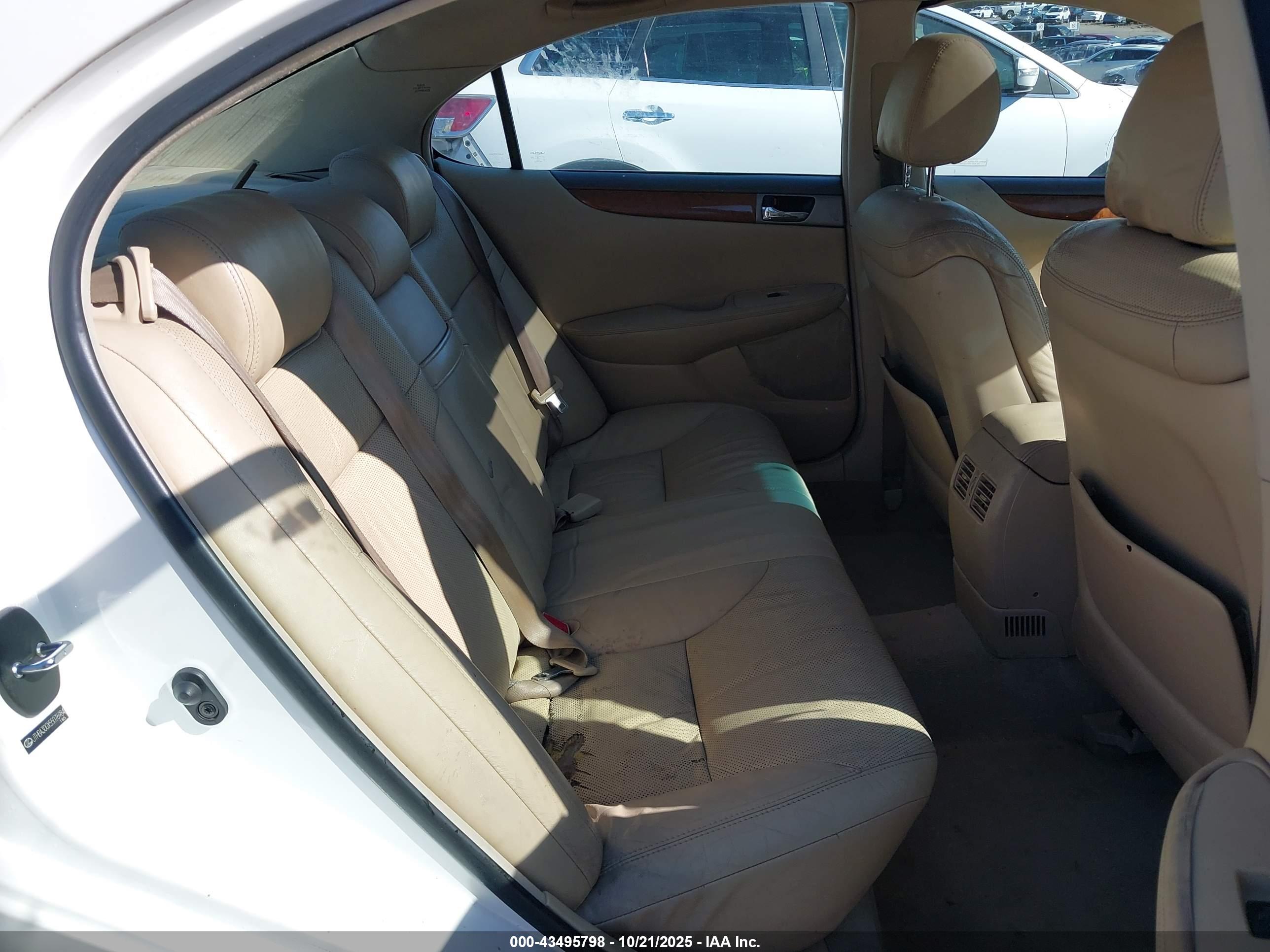 LEXUS ES image 8