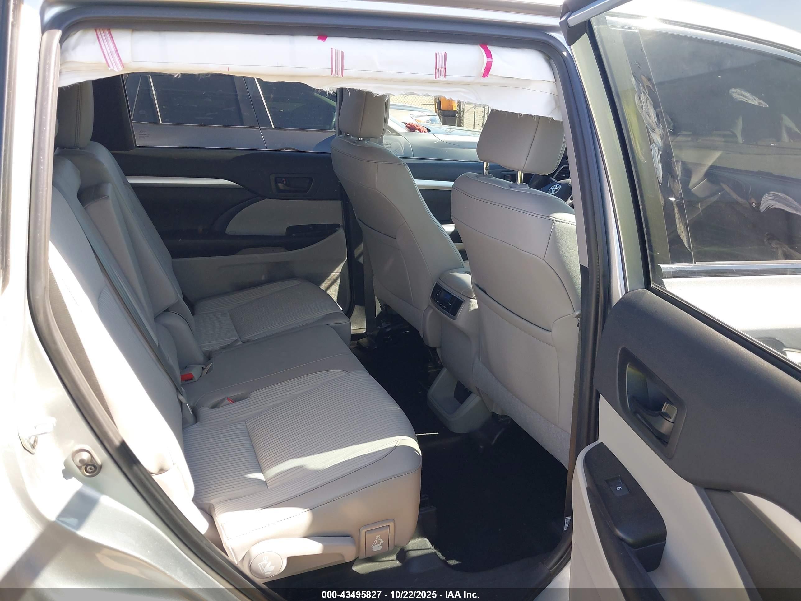 TOYOTA HIGHLANDER image 8