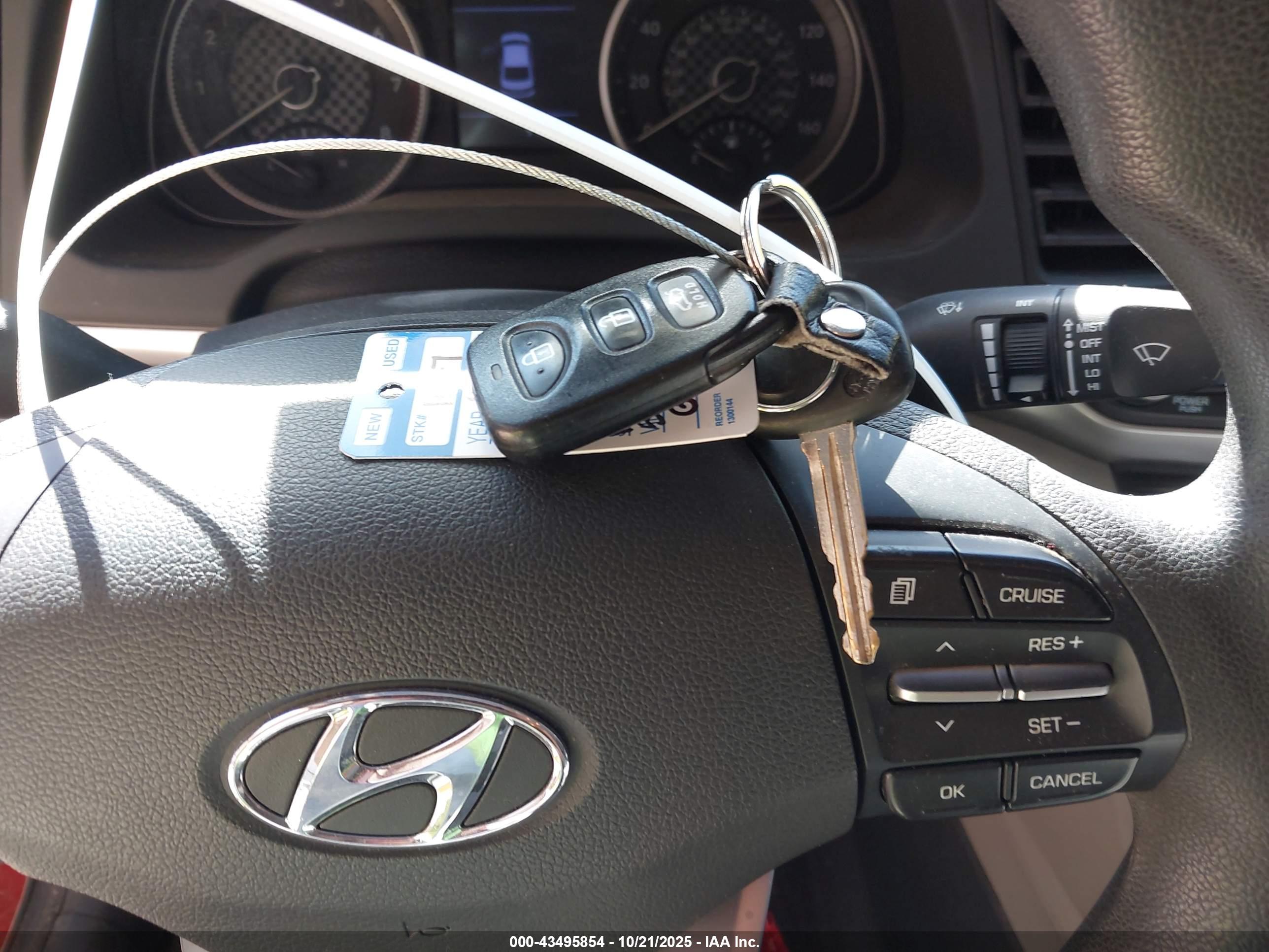 HYUNDAI ELANTRA image 11