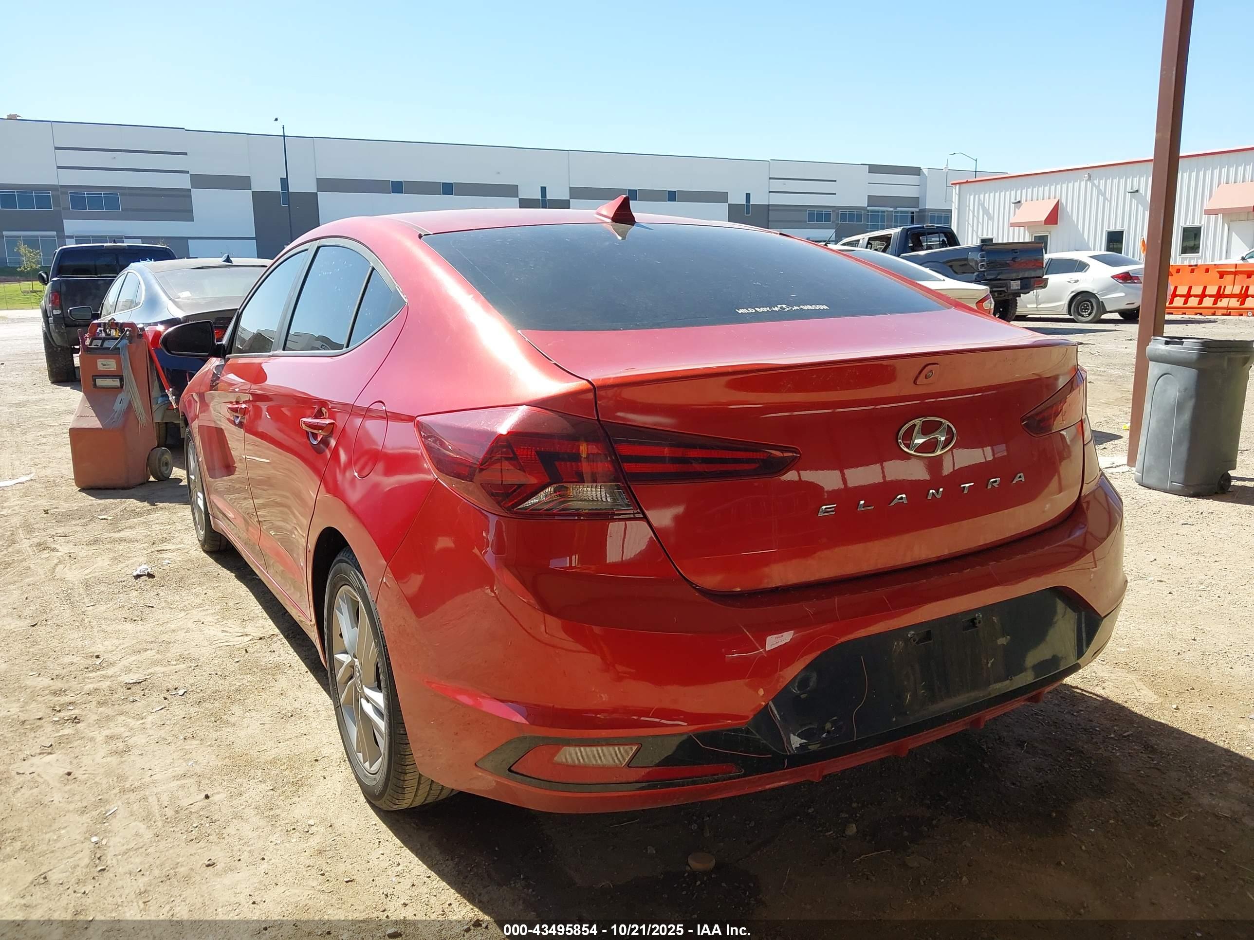 HYUNDAI ELANTRA image 3