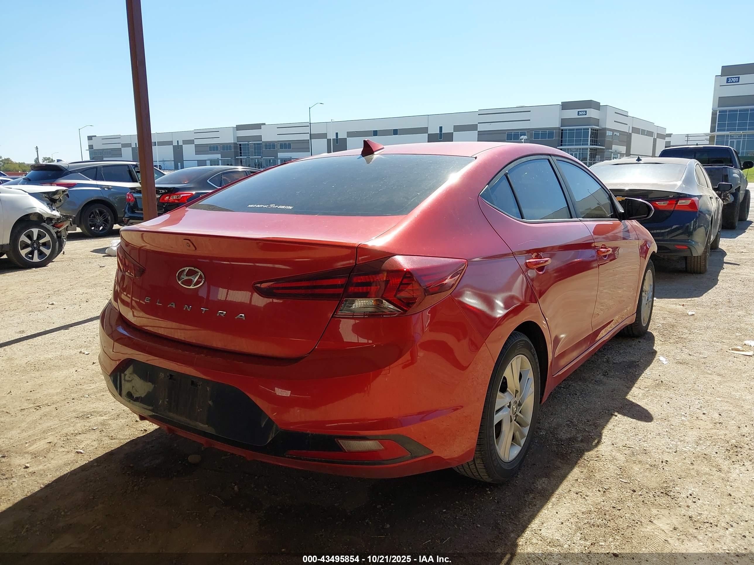 HYUNDAI ELANTRA image 4