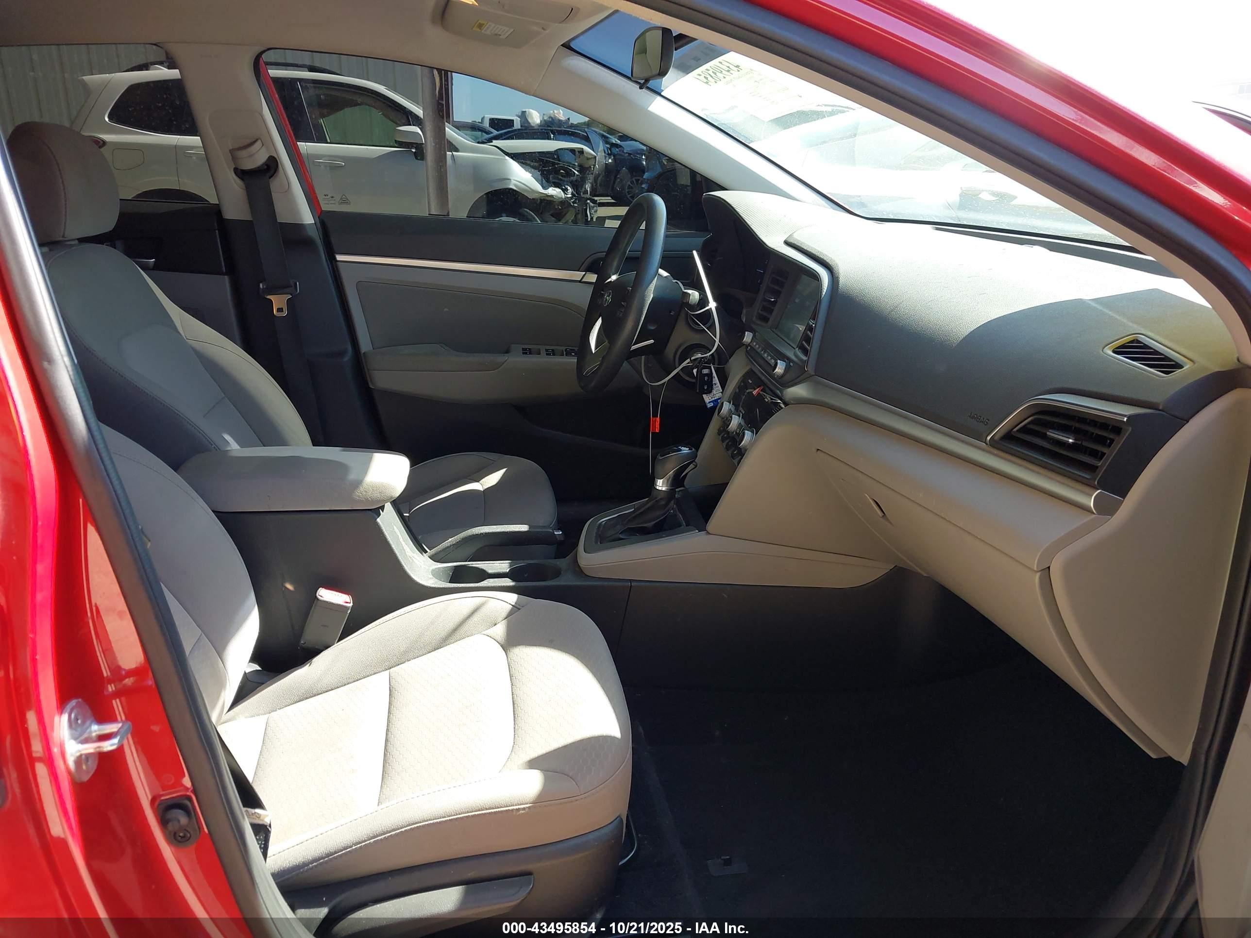 HYUNDAI ELANTRA image 5