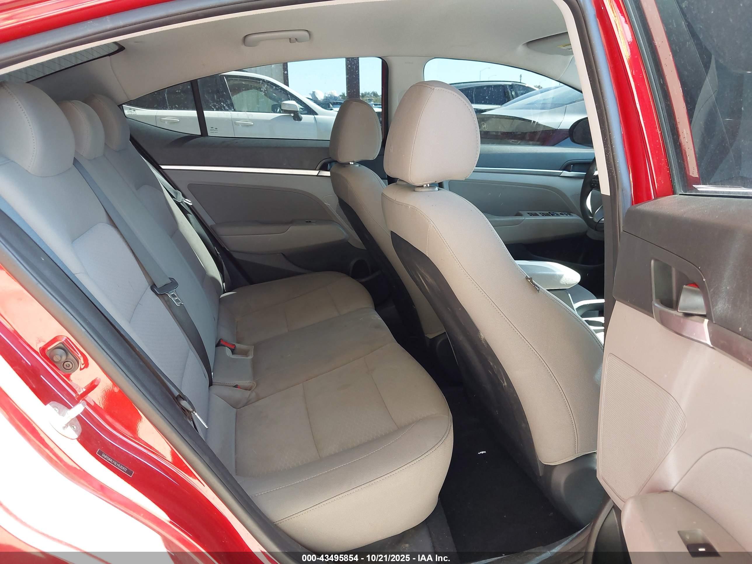 HYUNDAI ELANTRA image 8