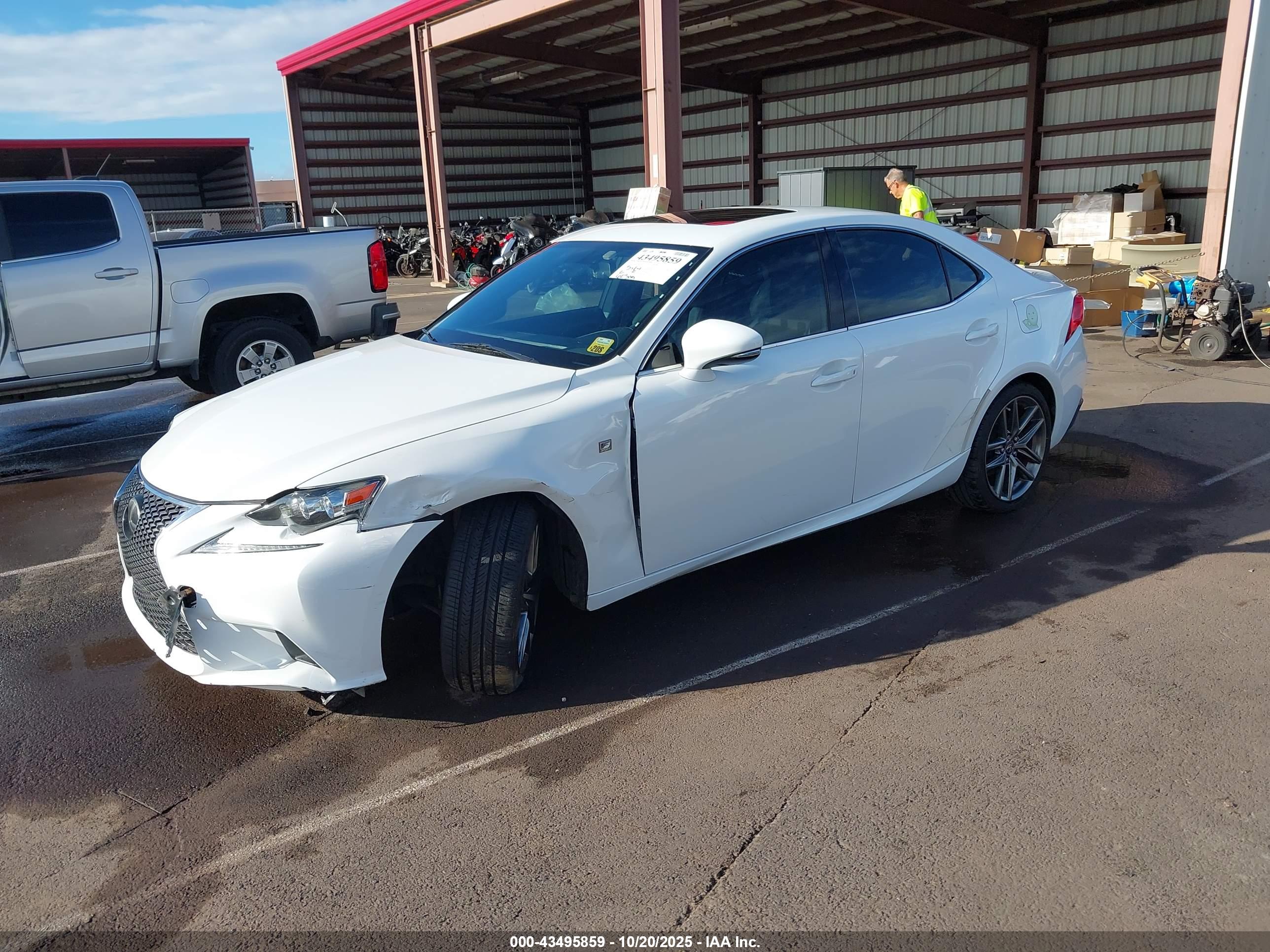 LEXUS IS image 2