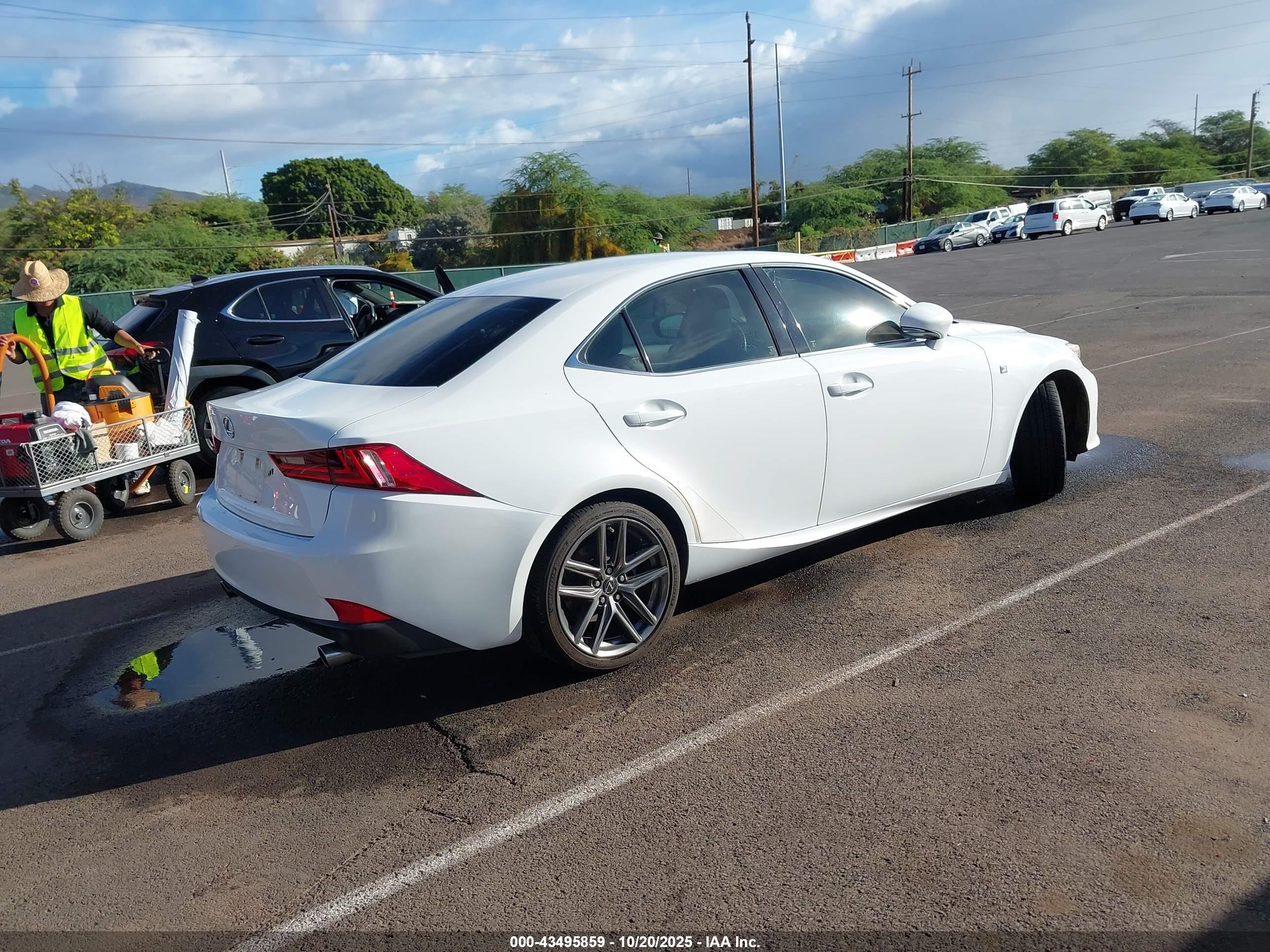 LEXUS IS image 4