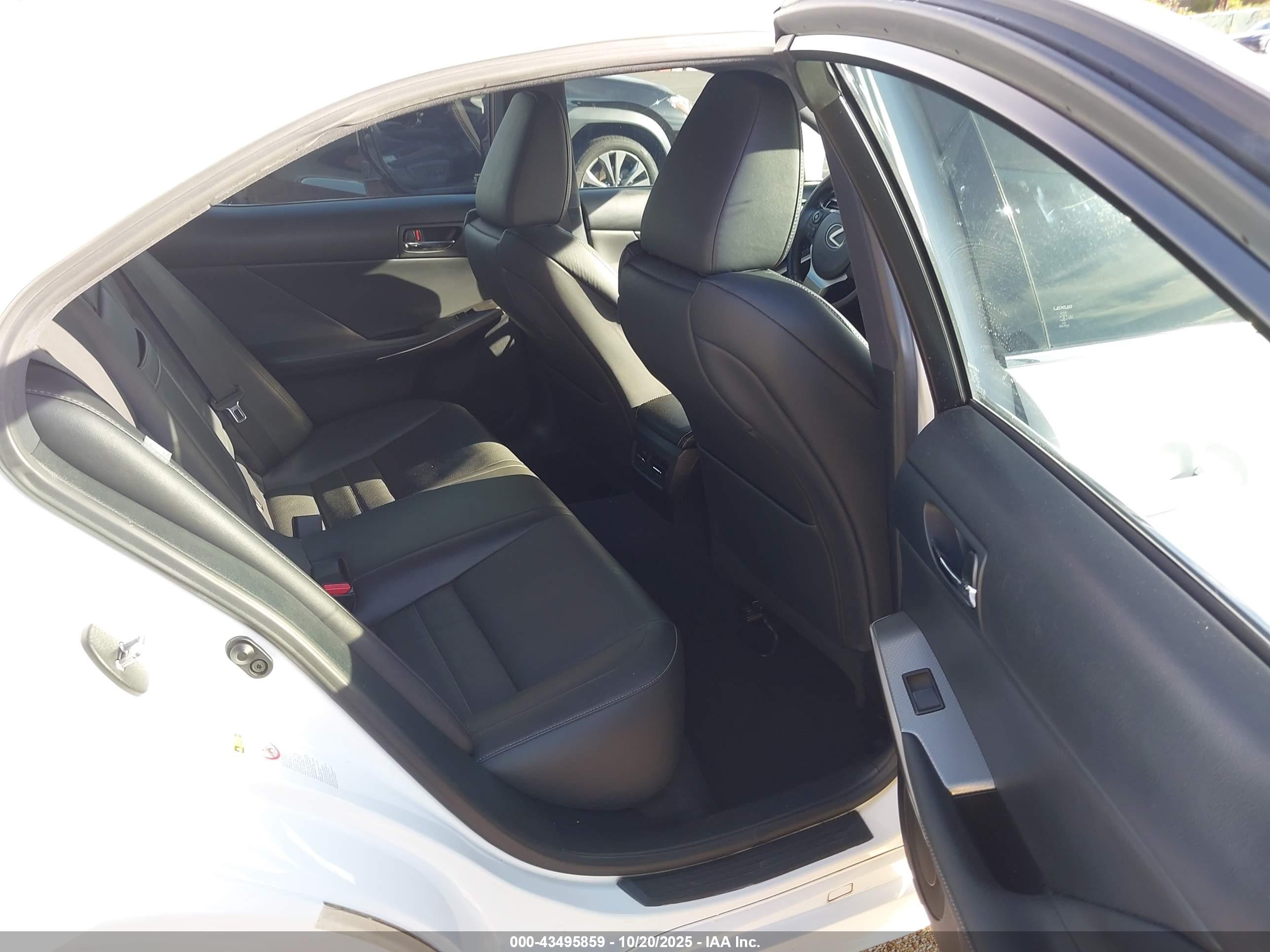 LEXUS IS image 8