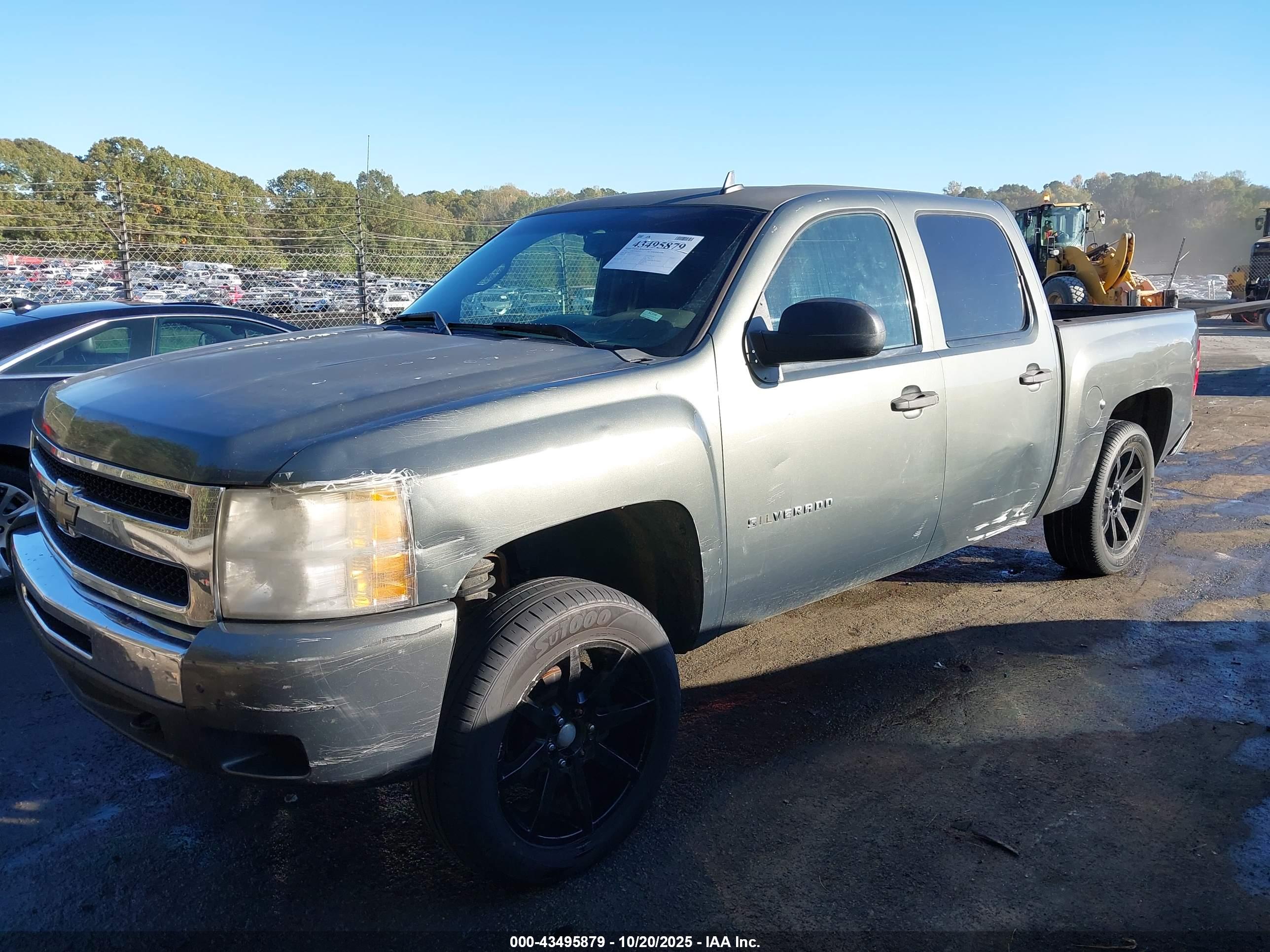 CHEVROLET SILVERADO image 2