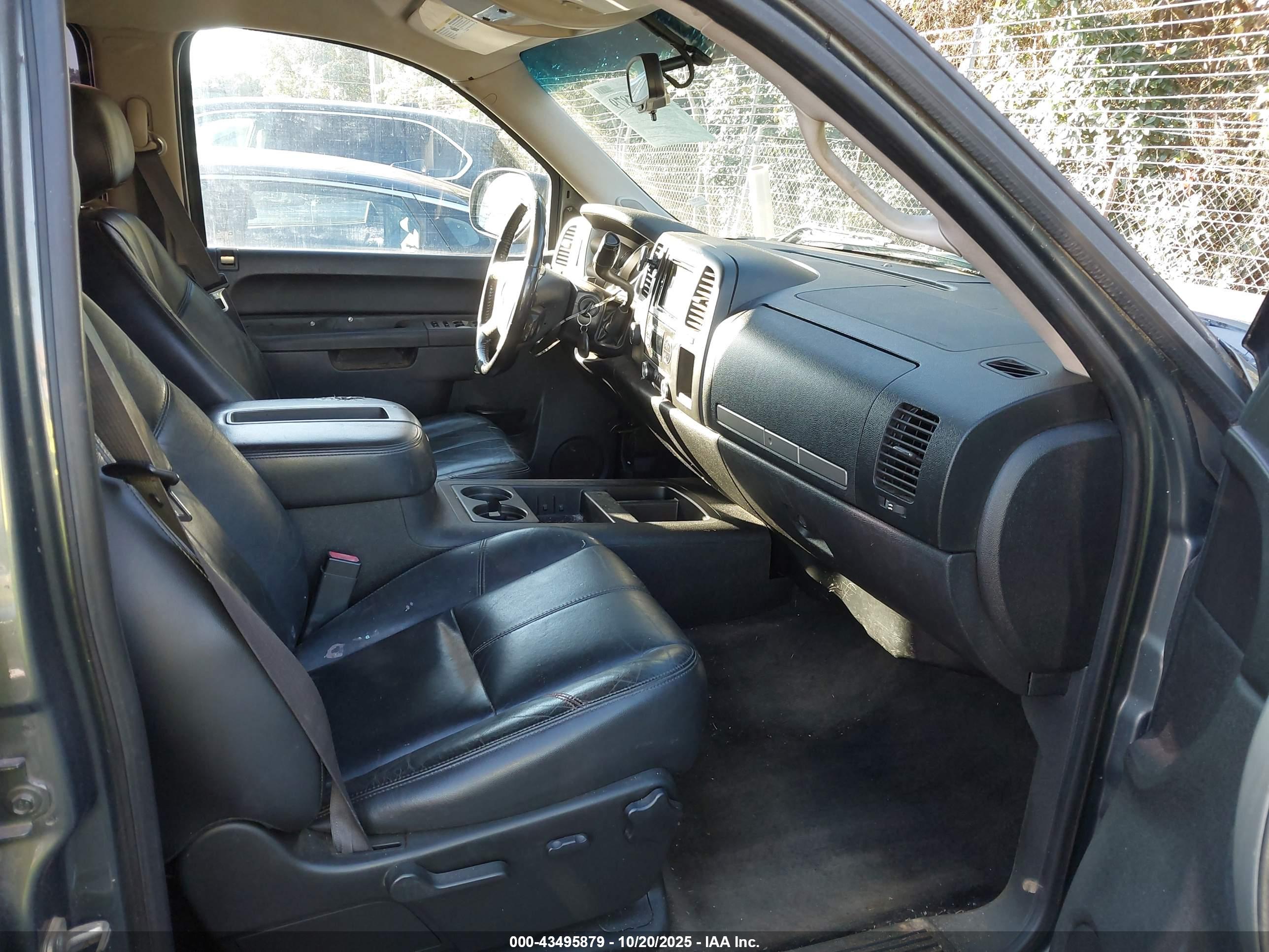CHEVROLET SILVERADO image 5
