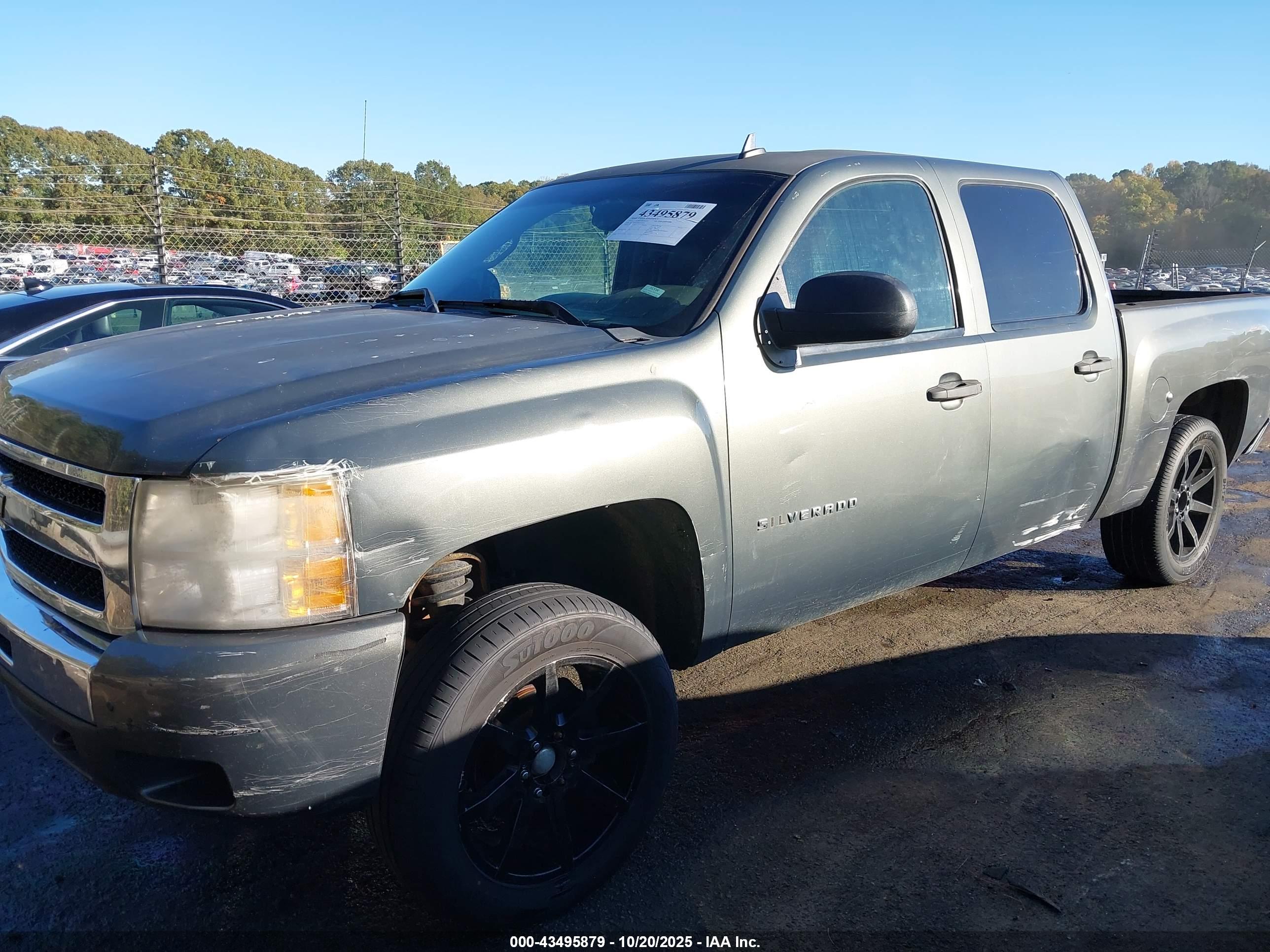CHEVROLET SILVERADO image 6