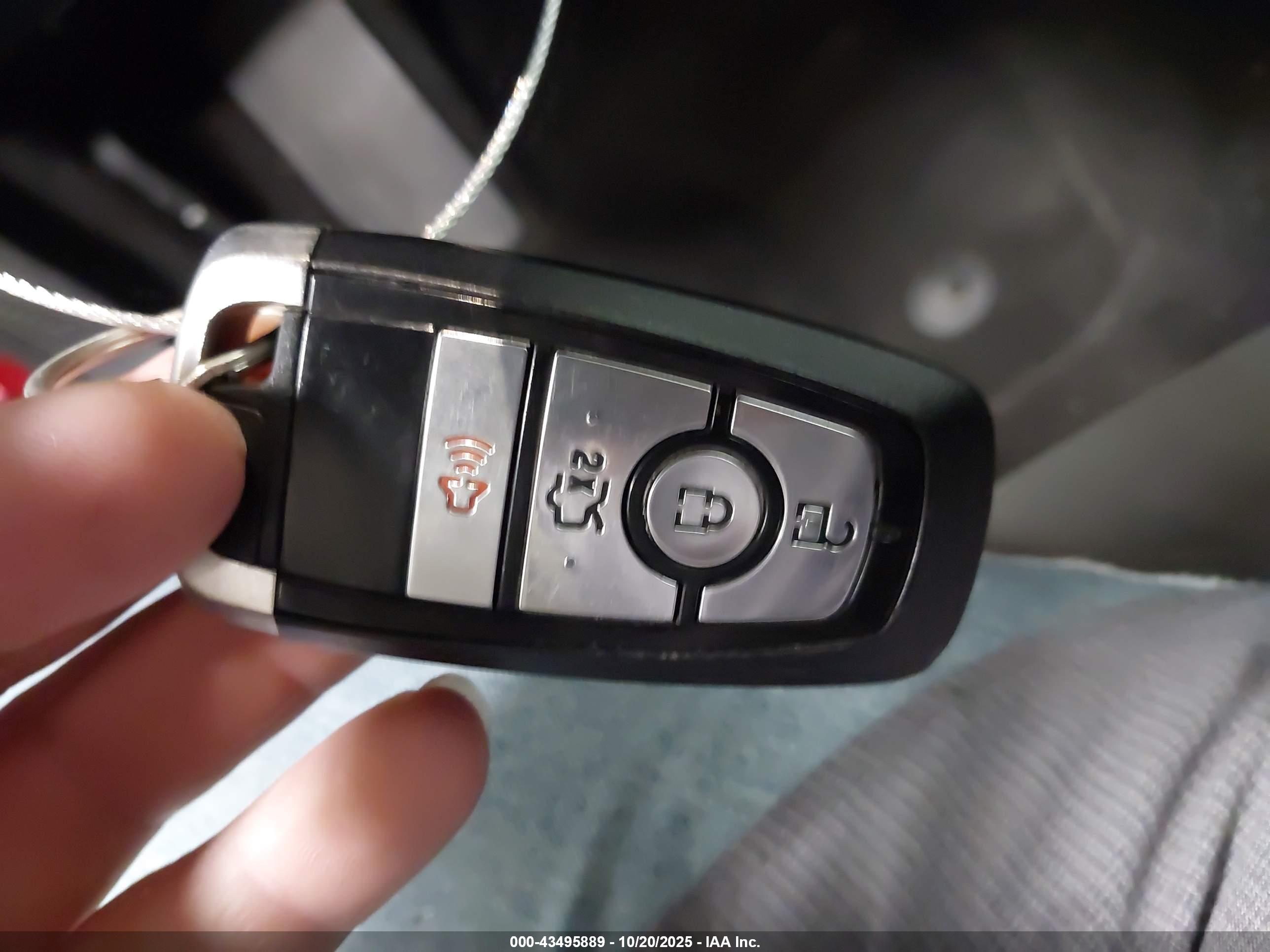FORD FUSION image 11